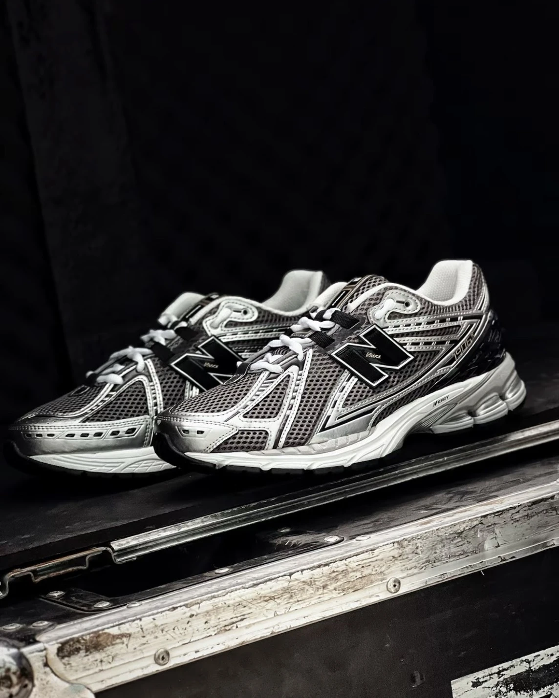 NEW BALANCE 1906R 復古 Y2K 金屬銀 液態黑銀(U1906RCG)