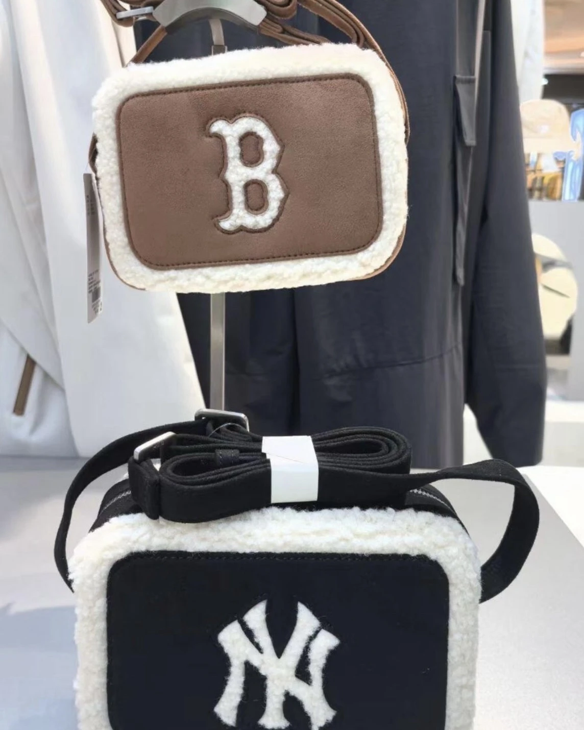 MLB 仿羊羔絨 斜跨 小方包(兩種可選)