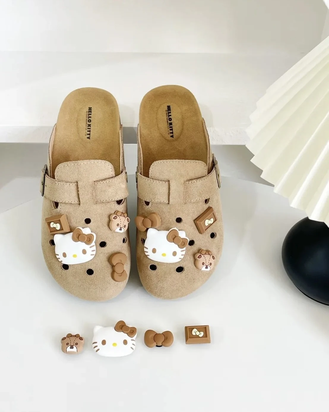 SANRIO x HELLO KITTY 聯名款 勃肯洞洞鞋