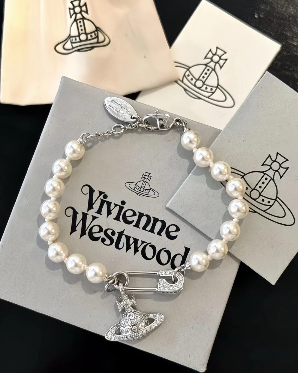 VIVIENNE WESTWOOD西太后 Lucrece 回形別針 經典土星 珍珠手鍊 銀色