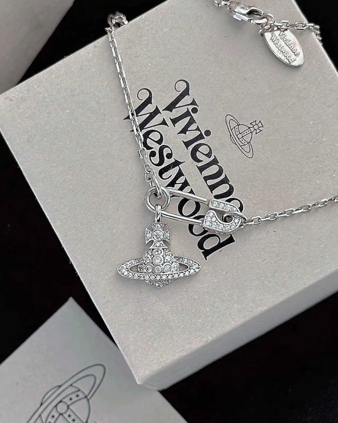 土星 vivienne westwood 官網 Vivienne Westwood香港官網