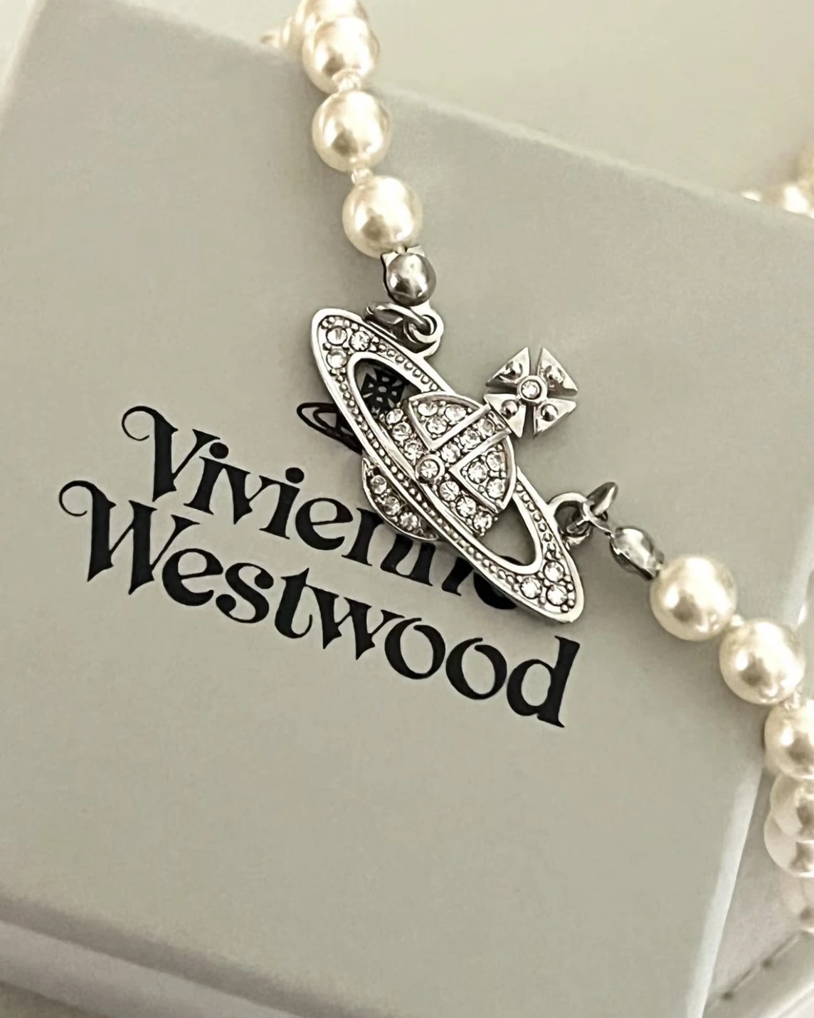 VIVIENNE WESTWOOD西太后 Mini Bas Relief 浮雕土星 珍珠 項鍊
