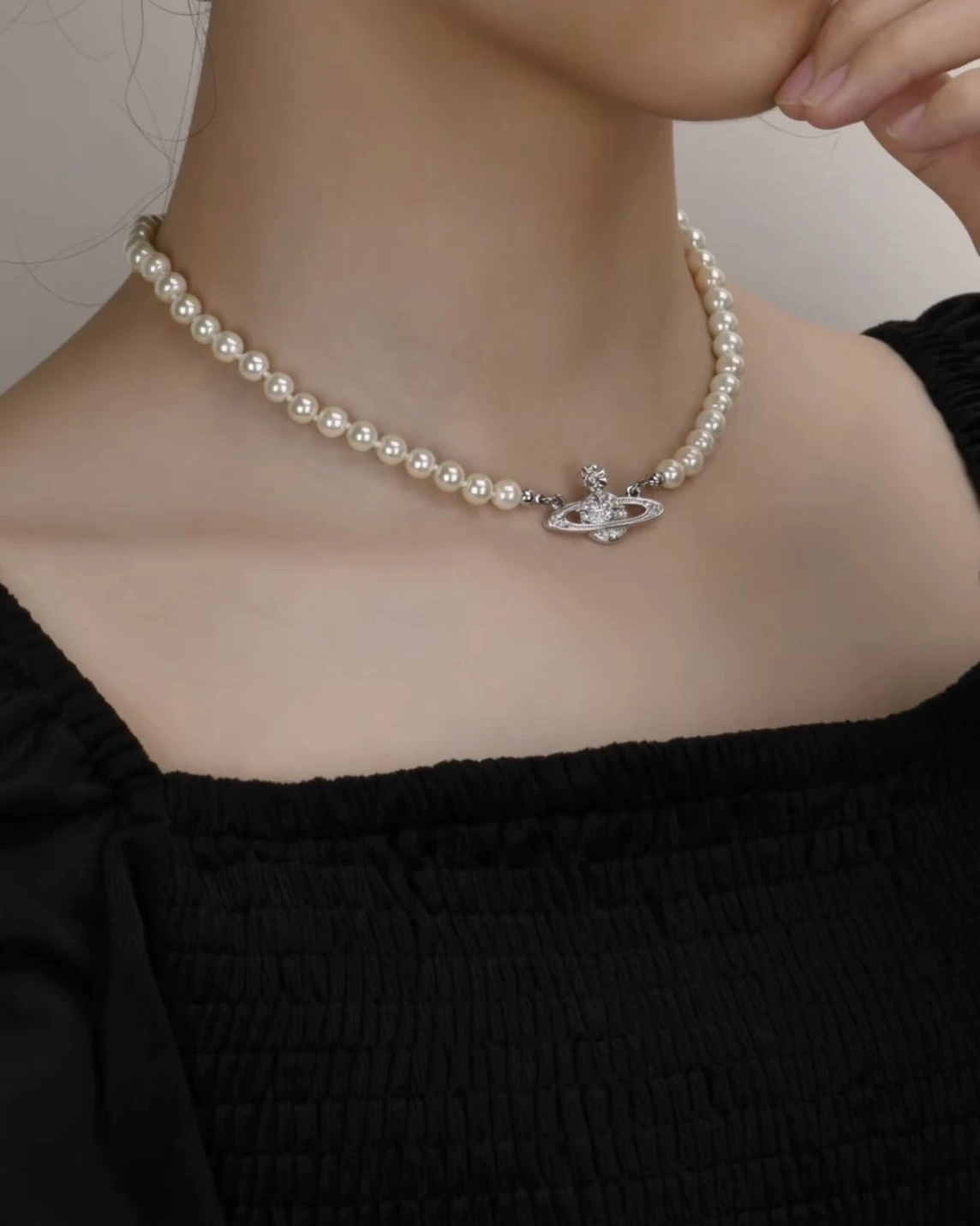 VIVIENNE WESTWOOD西太后 Mini Bas Relief 浮雕土星 珍珠 項鍊