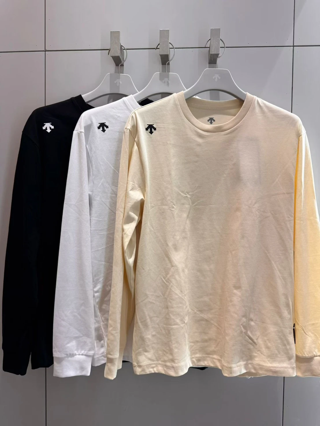 <26年新款>DESCENTE 迪桑特 純色徽標LOGO 後箭頭 薄長袖 三色可選(UTL11)