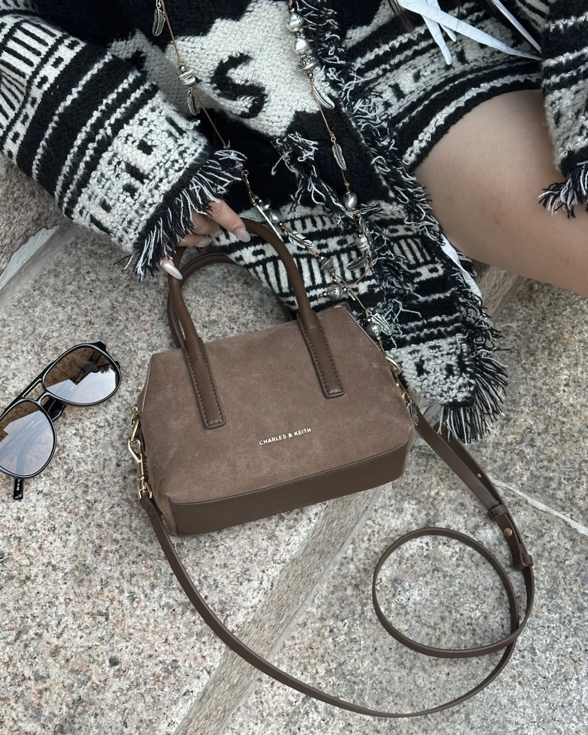 CHARLES & KEITH 小CK 麂皮 保齡球包
