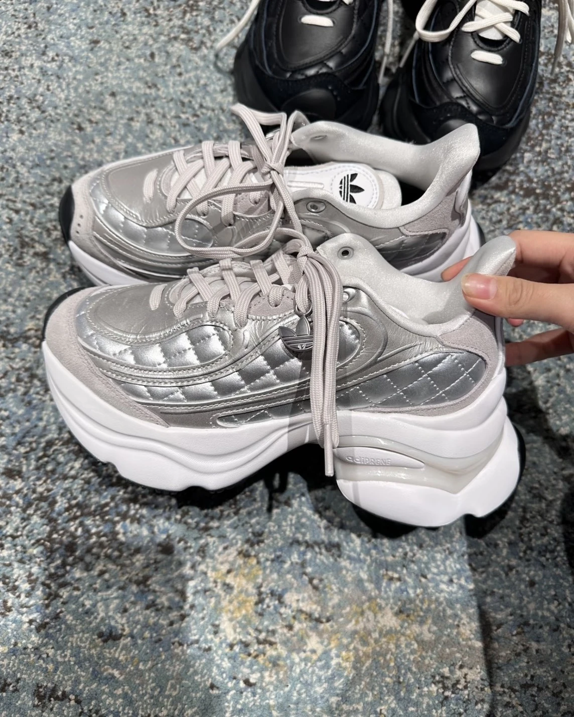 Adidas Originals Ozvenuz 浮蝶鞋蝴蝶鞋白銀小香風菱格紋厚底老爹鞋