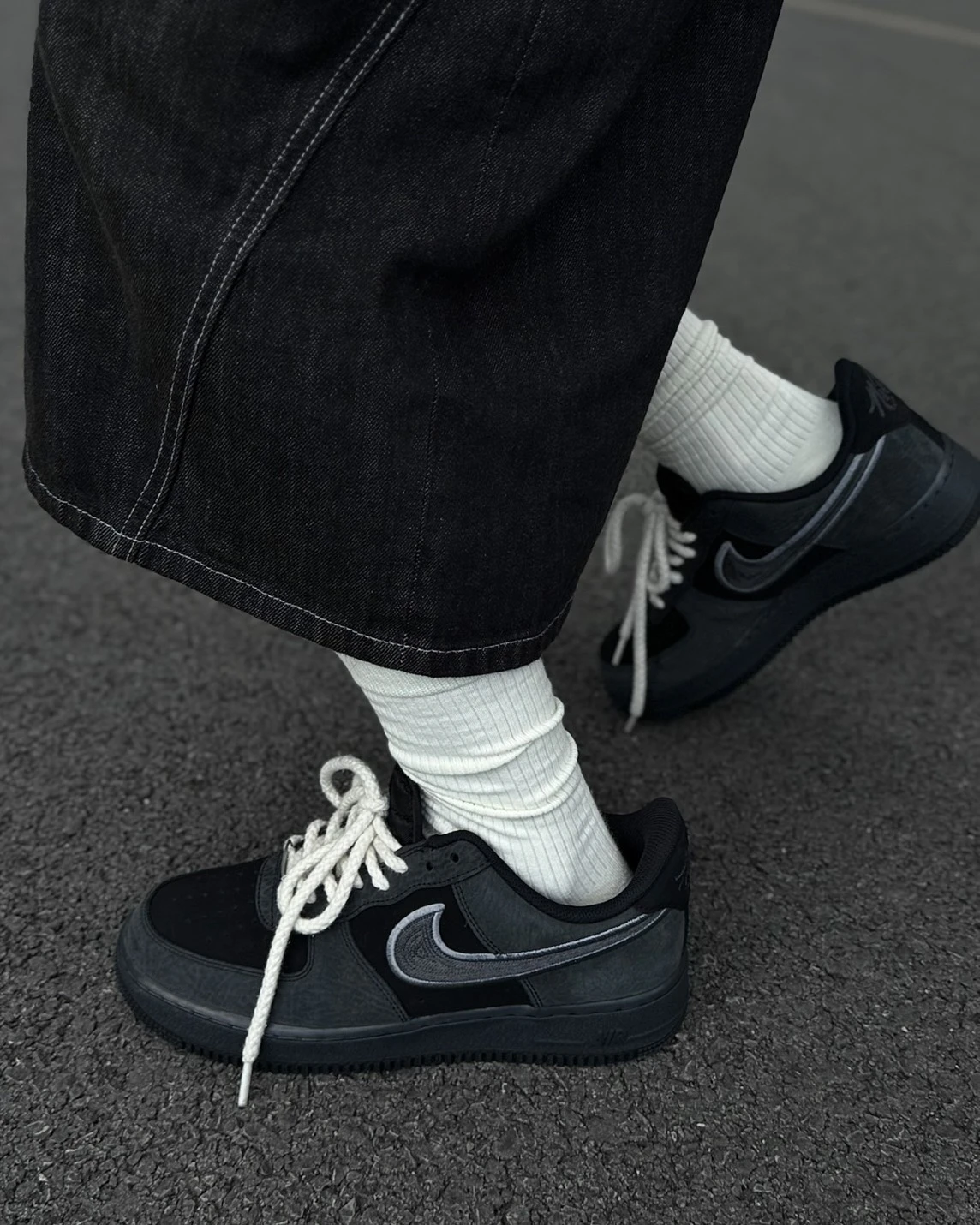 <國外限定>NIKE AIR FORCE 1 LOW "Black/Smoke Gray" 碳黑 麂皮 刺繡 拼接(IB6842-002)