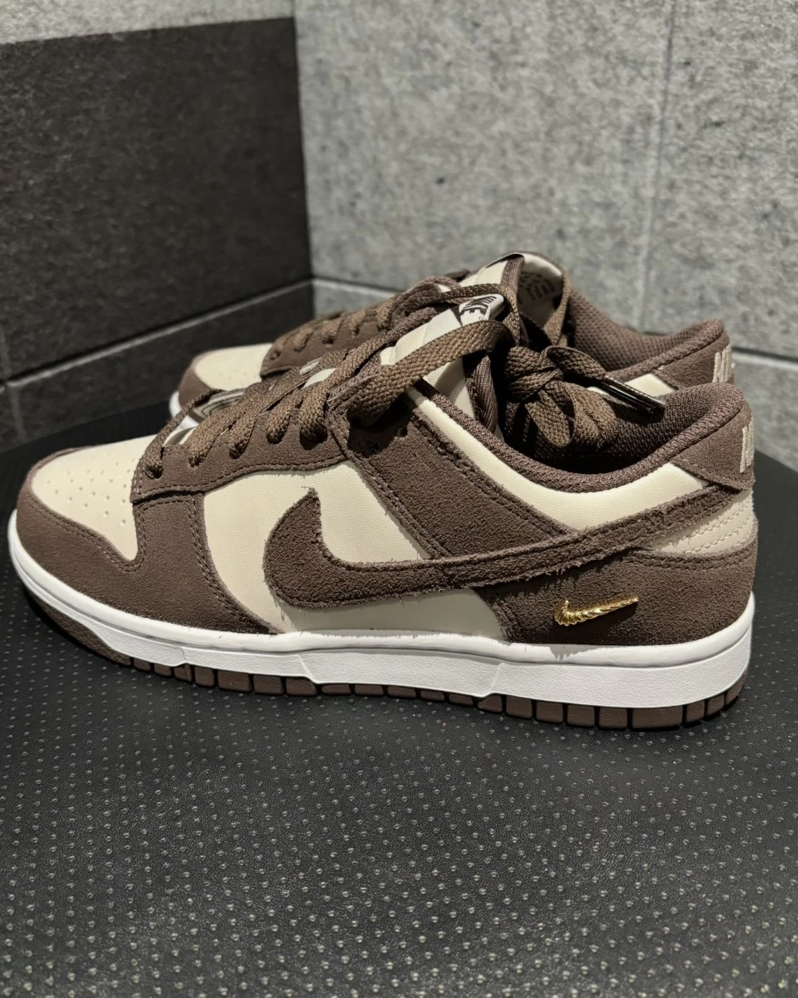 NIKE DUNK LOW 牛奶可可 麂皮 奶茶棕 金屬小鈎 女款(IO4244-102)