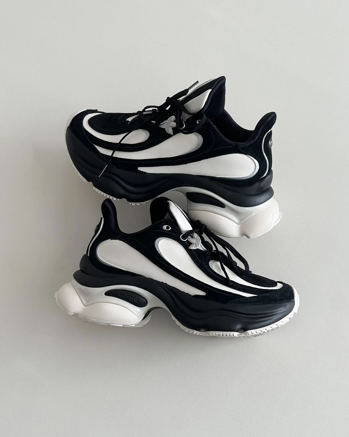 Adidas Originals Ozvenuz 蝴蝶鞋 黑白 復古 厚底 老爹鞋(HQ2679)