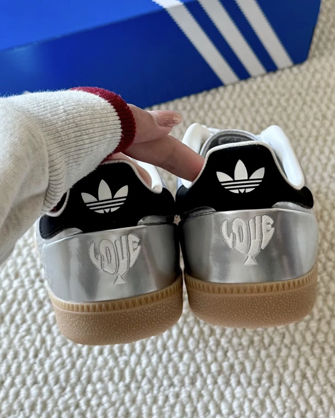 ADIDAS SAMBA JP 情人節限定刺繡愛心銀白湖水藍(KJ7105/KJ7302) 球鞋國