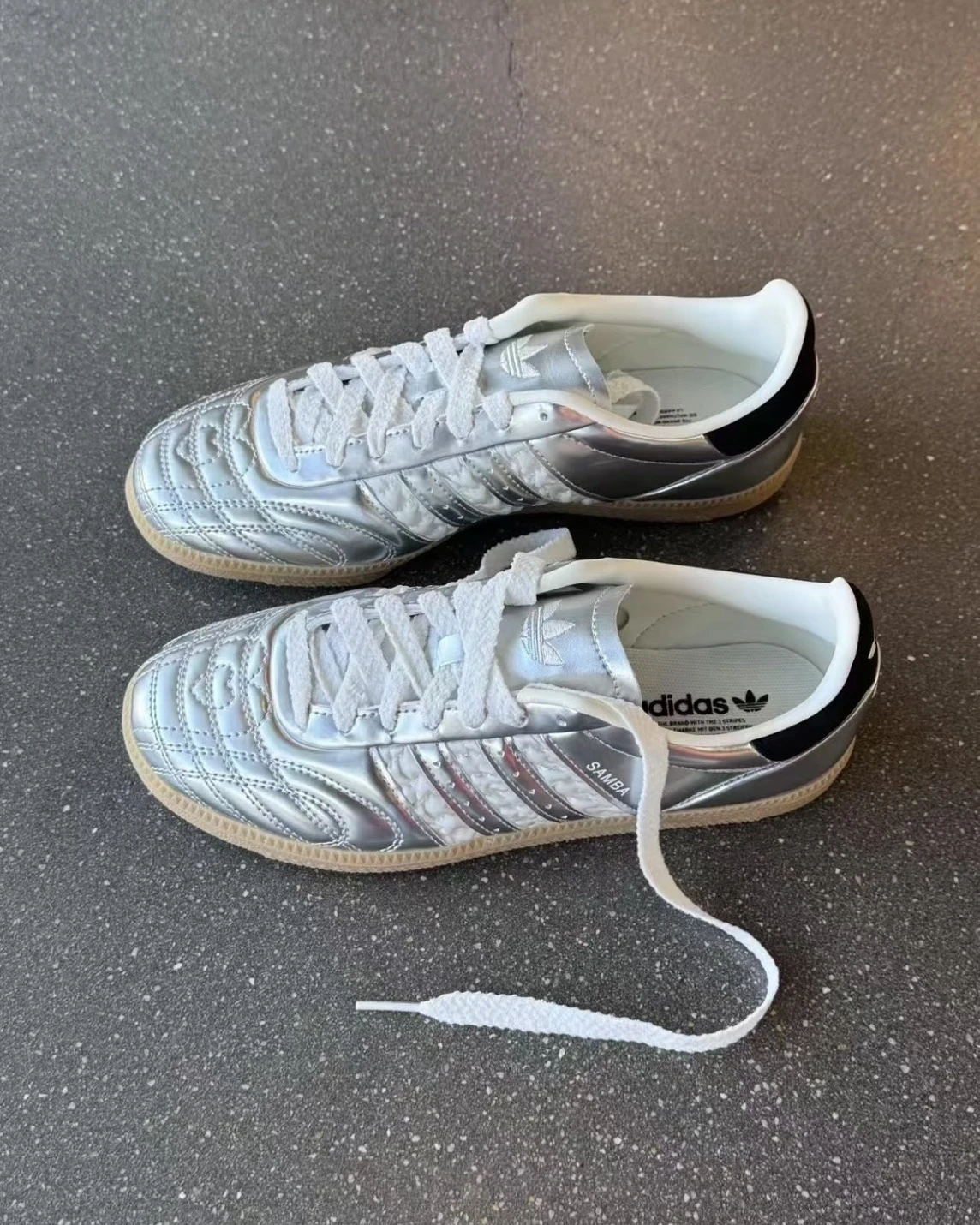 ADIDAS SAMBA JP 情人節限定刺繡愛心銀白湖水藍(KJ7105/KJ7302) 球鞋國