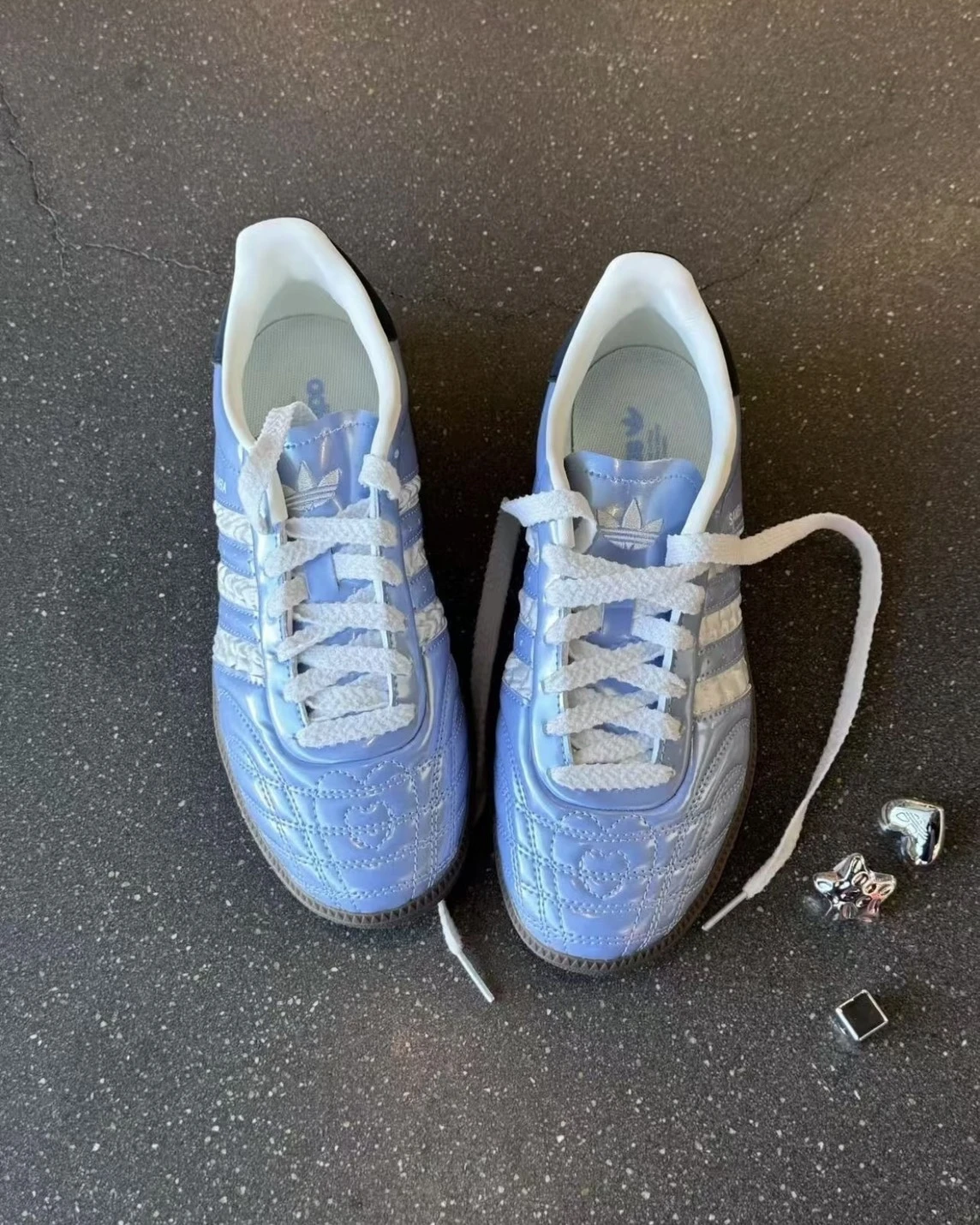 ADIDAS SAMBA JP 情人節限定刺繡愛心銀白湖水藍(KJ7105/KJ7302) 球鞋國
