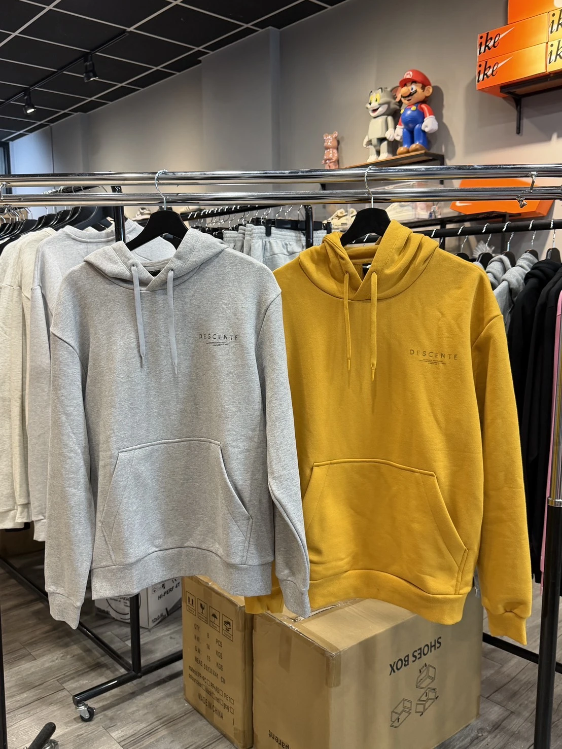 <26年新款>DESCENTE 迪桑特 手臂徽標 胸前文字小標 帽Tee 三色可選(UHD11)