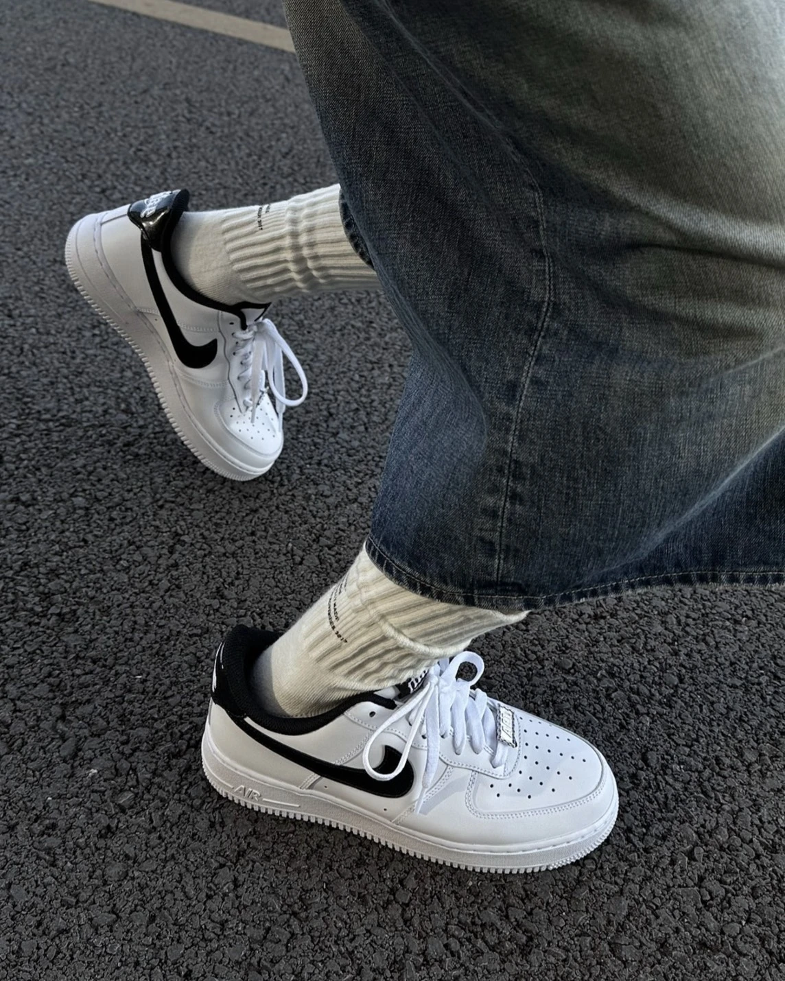 <🤍白帥帥...>Nike Air Force 1 07 LV8 皮革 漆皮Swoosh(HF2898-101)