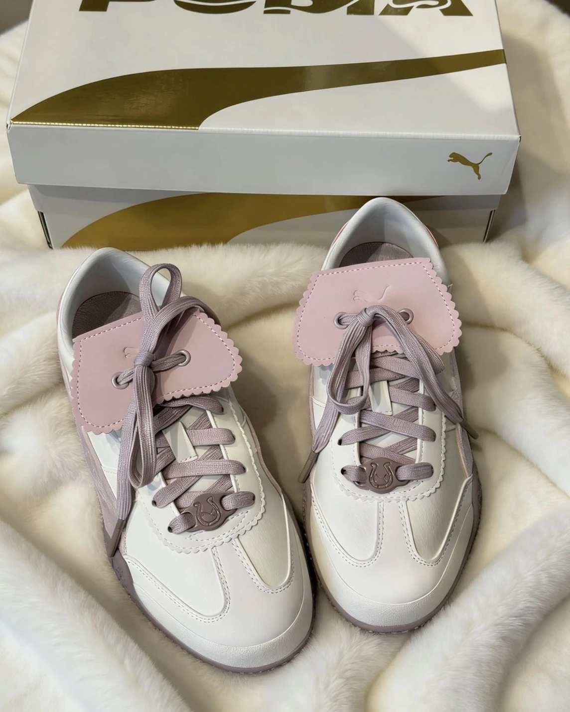 PUMA BELLA UT 2026情人節限定 翻蓋 粉白 薄底鞋
