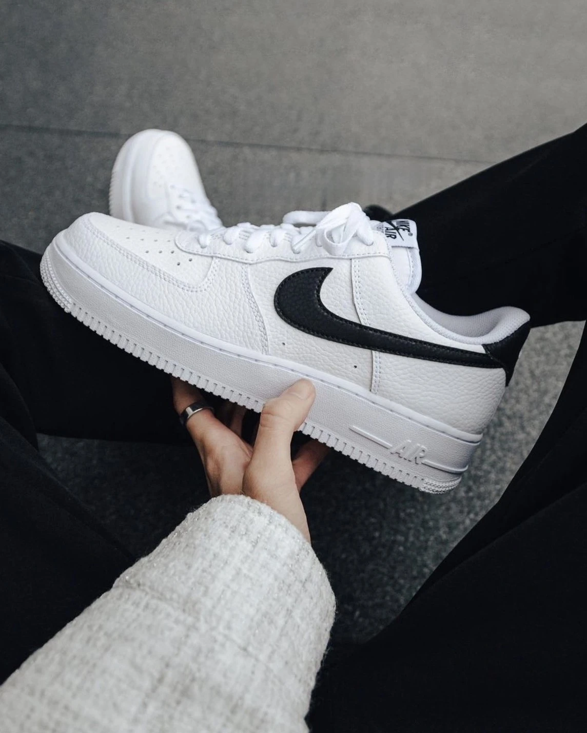 NIKE AIR FORCE 1 LOW "White and Black" 黑勾 荔枝皮 白黑 小GD(CT2302-100)