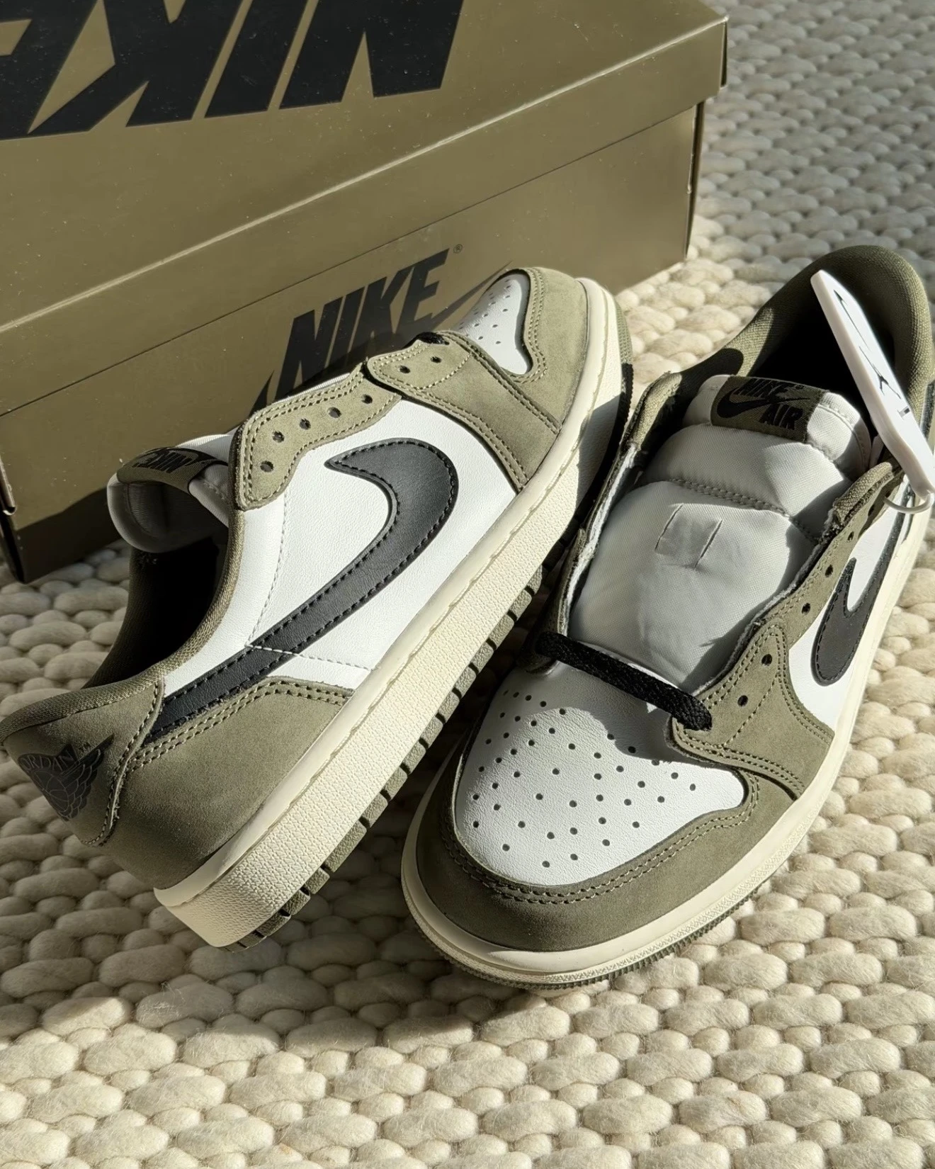 NIKE AIR JORDAN 1 LOW OG “Medium Olive”橄欖綠 奶油底 倒鉤平替(HQ6998-200)