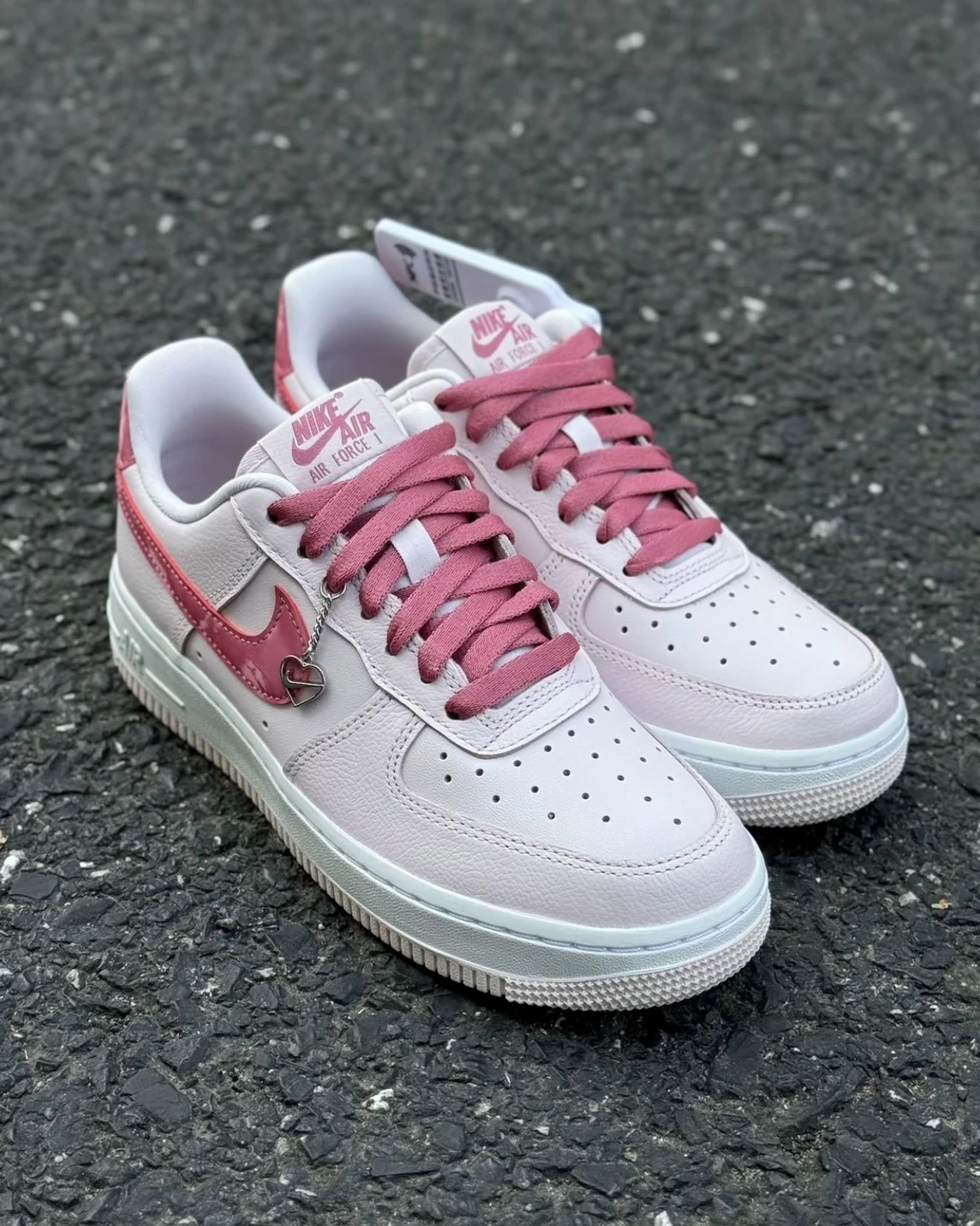 NIKE AIR FORCE 1 LOW "Valentine's Day" 粉紅泡泡糖 情人節限定款(IO8755-600)