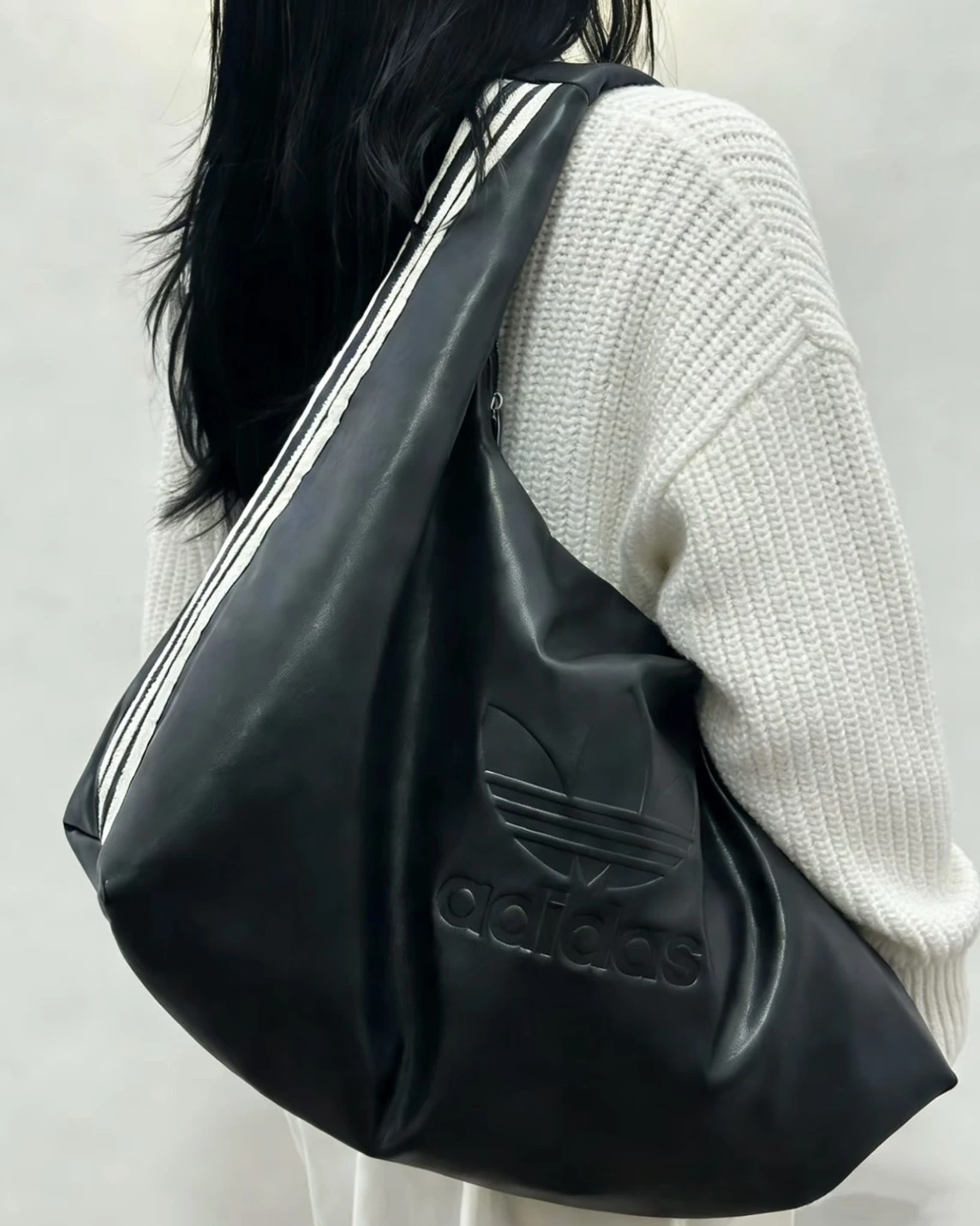 ADIDAS ORIGINALS 黑色 皮革 大容量 單肩 雲朵包(JE3208)