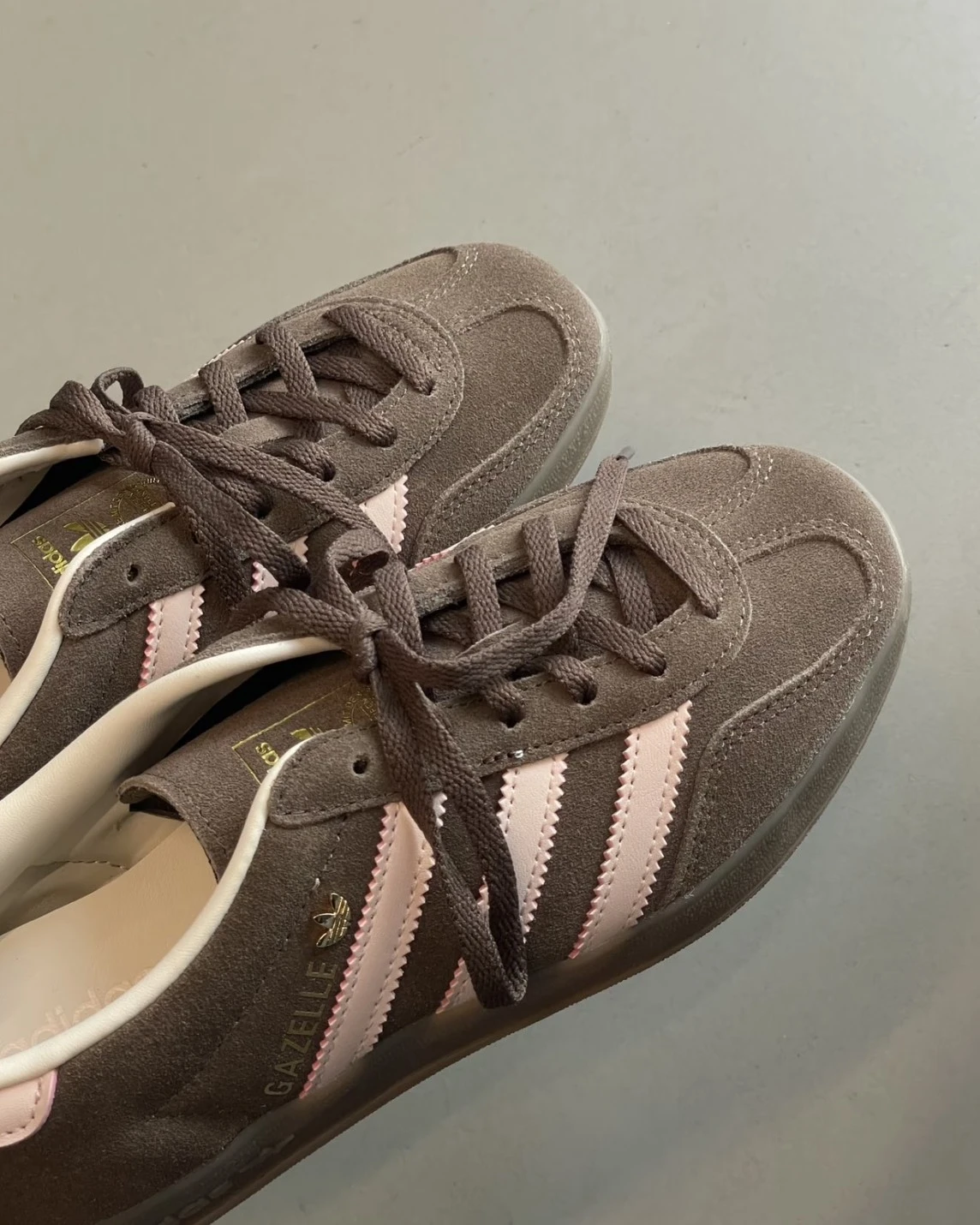 ADIDAS GAZELLE INDOOR 草莓可可 美拉德 麂皮棕 焦糖底(JR2431)