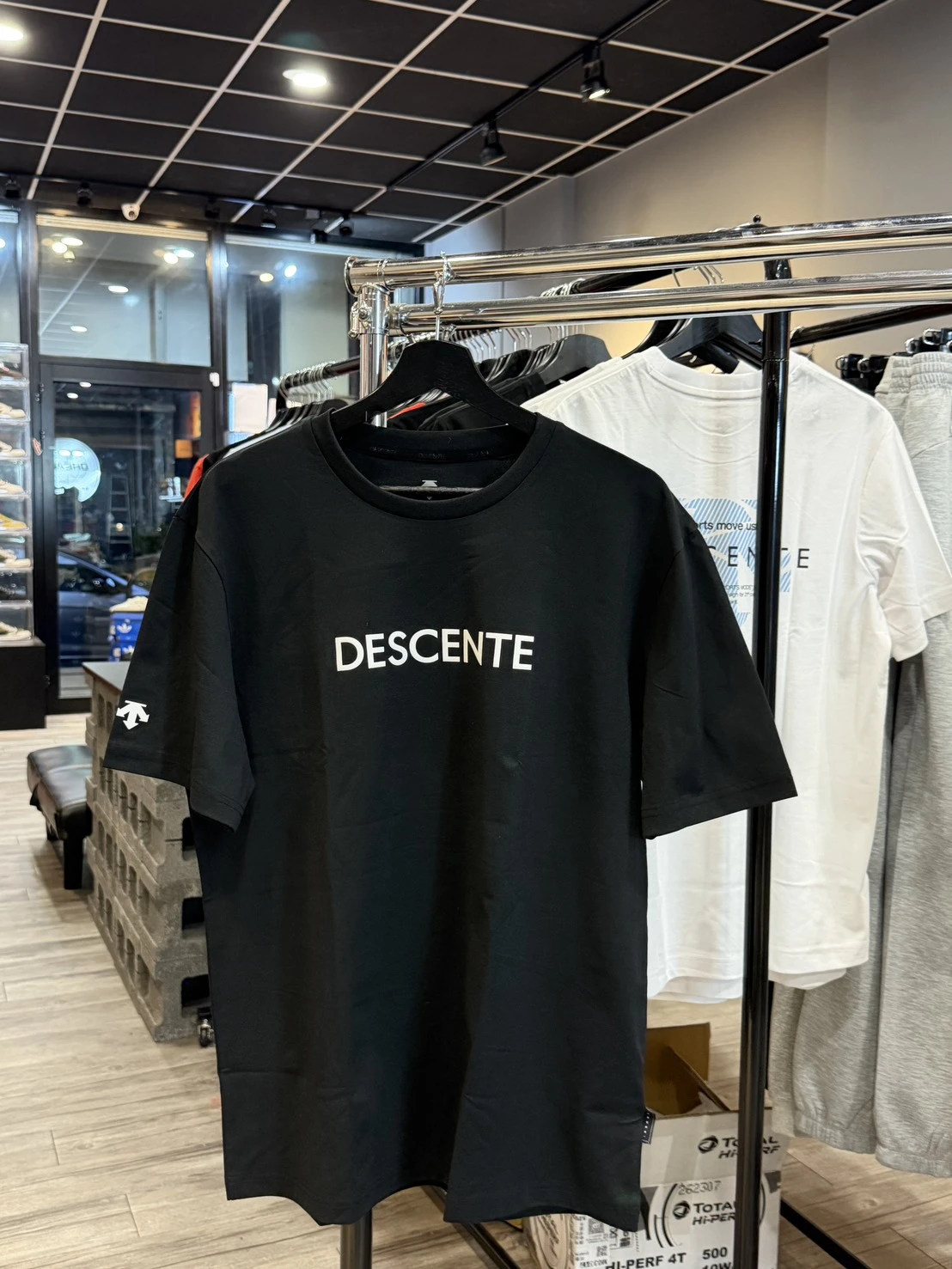 DESCENTE 迪桑特前排字母 短袖 三色可選(UTS13)