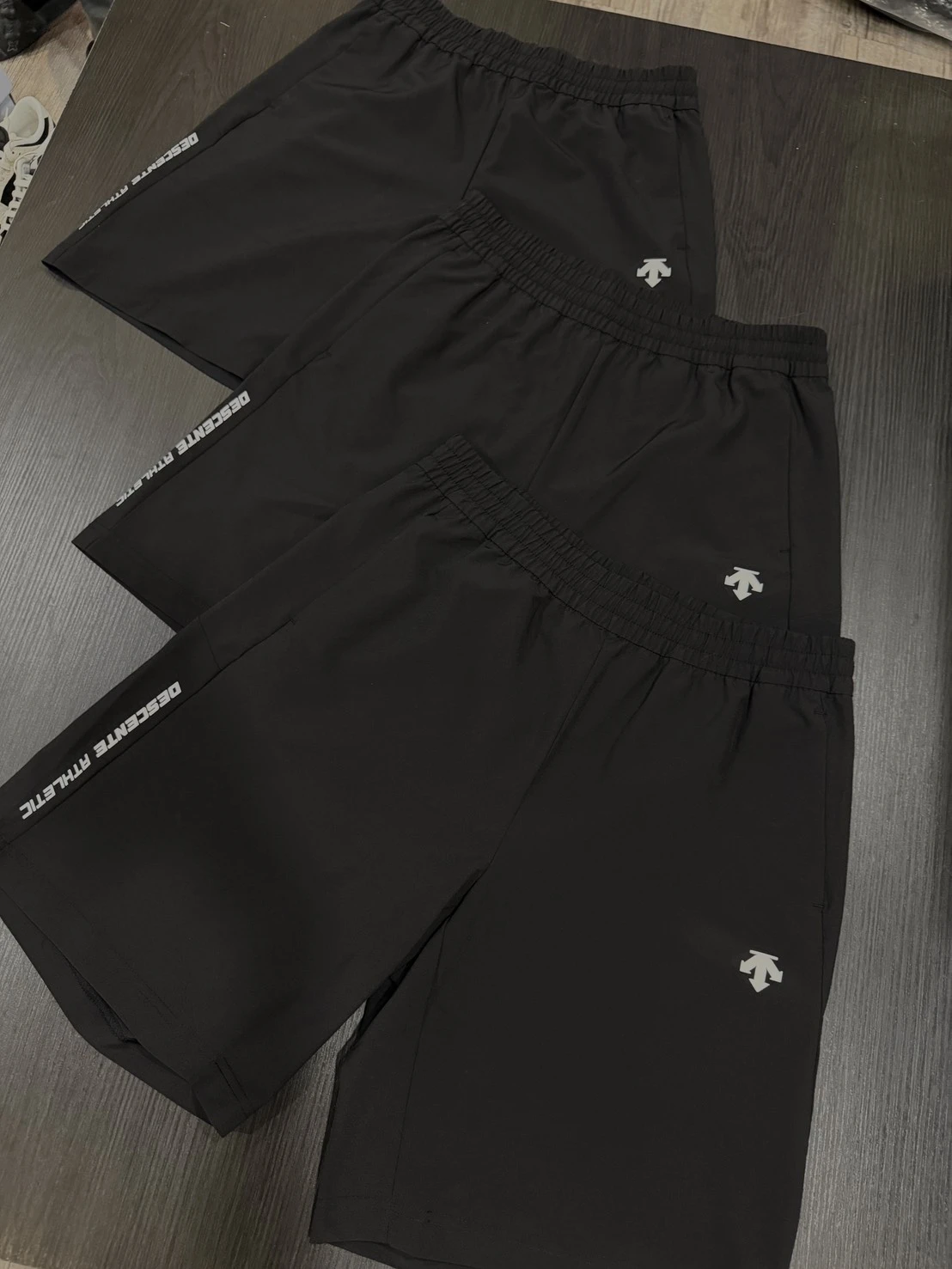 DESCENTE 迪桑特 尼龍側邊字母 短褲 (THP21)
