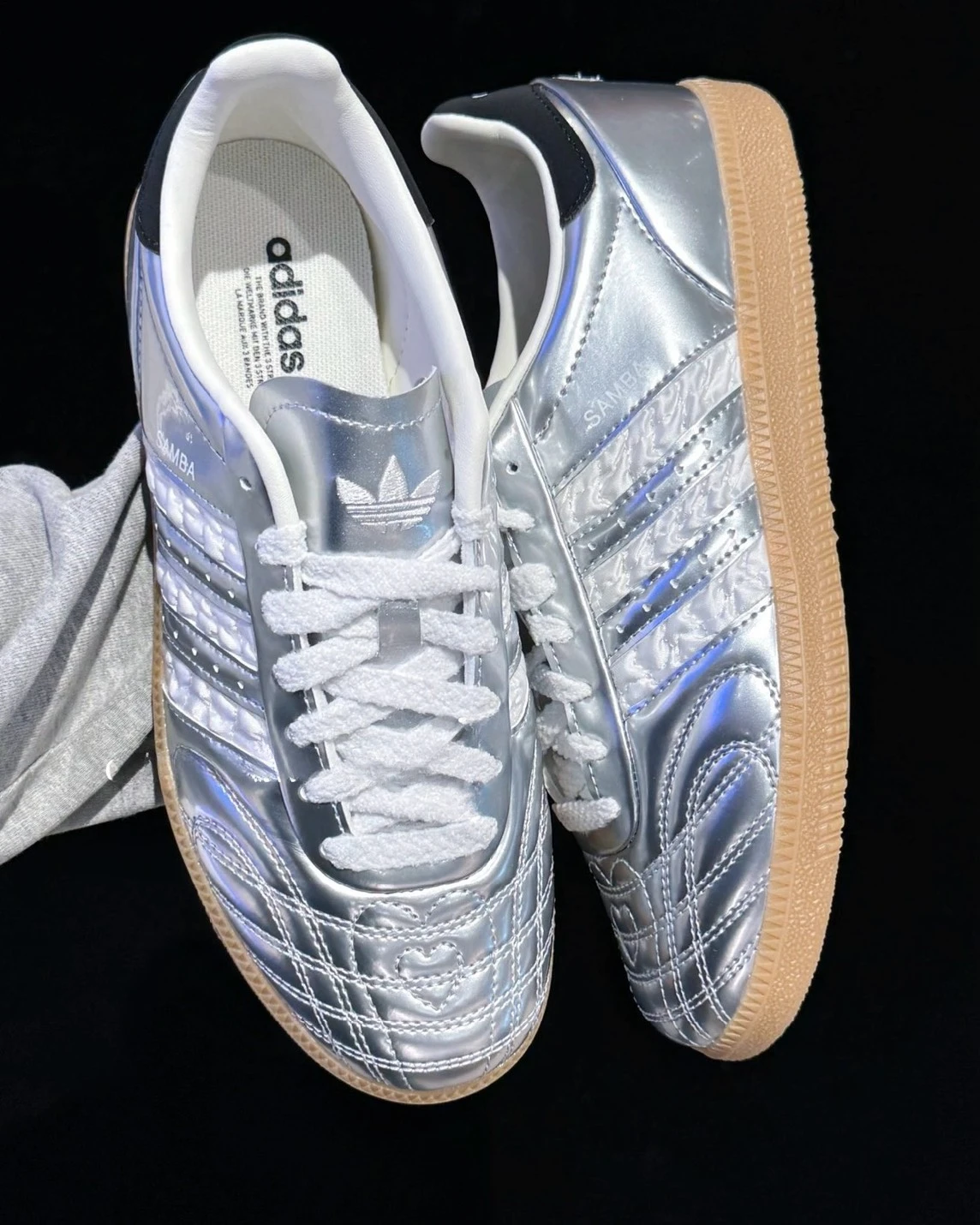 V-DAY x ADIDAS SAMBA 愛迪達 情人節限定 白銀 德訓鞋(HP7105)