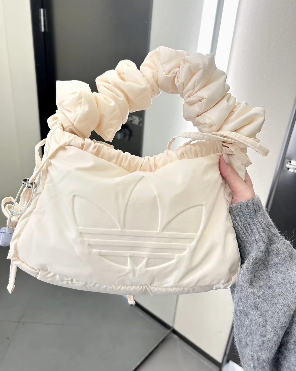 ファッション - 新品adidas RUFFLE 巾着ショルダーバッグ ホワイト 