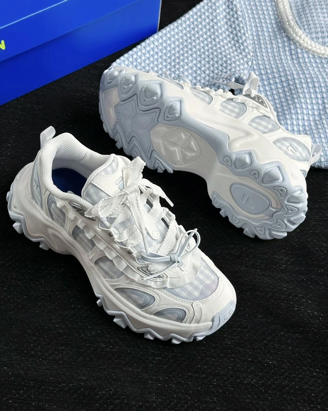 FILA FUSIONEER LILIA Women'S day 寶寶藍 蕾絲 裙邊 厚底 老爹鞋(T12W621403FBS)