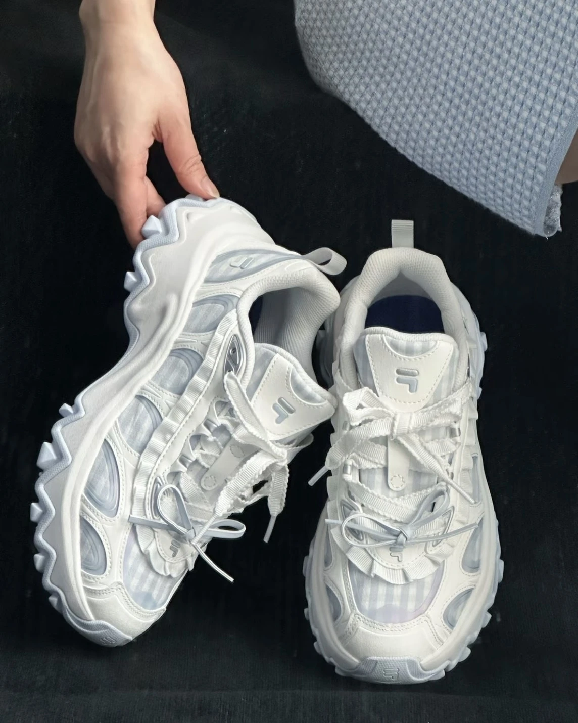 FILA FUSIONEER LILIA Women'S day 寶寶藍 蕾絲 裙邊 厚底 老爹鞋(T12W621403FBS)