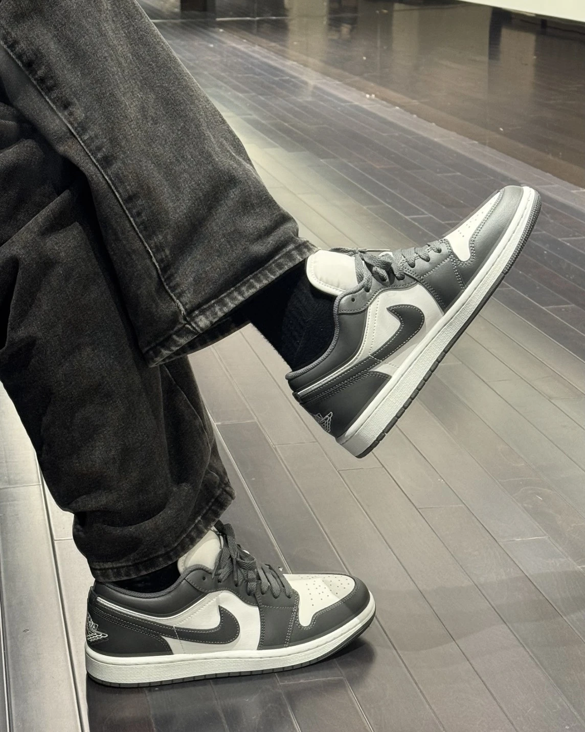 NIKE AIR JORDAN 1 LOW 鋼鐵灰白 (553558-044/553560-044)