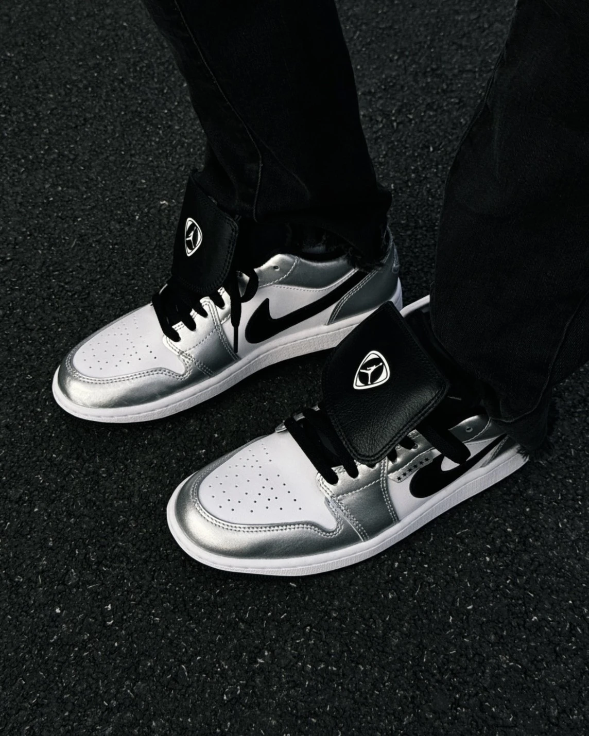 NIKE AIR JORDAN 1 LOW SE "Metallic Silver" 液態白銀 金屬銀 翻蓋鞋舌(IR2278-100/IR2310-100)