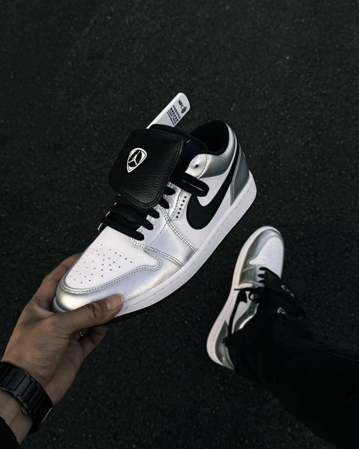 NIKE AIR JORDAN 1 LOW SE "Metallic Silver" 液態白銀 金屬銀 翻蓋鞋舌(IR2278-100/IR2310-100)