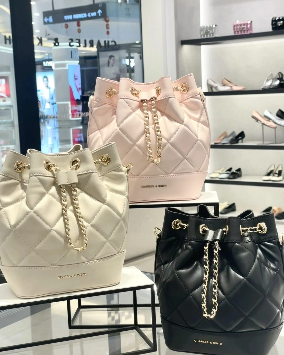 CHARLES&KEITH 小CK 春季新品 中號 菱格紋 鍊條 水桶包(三色可選)