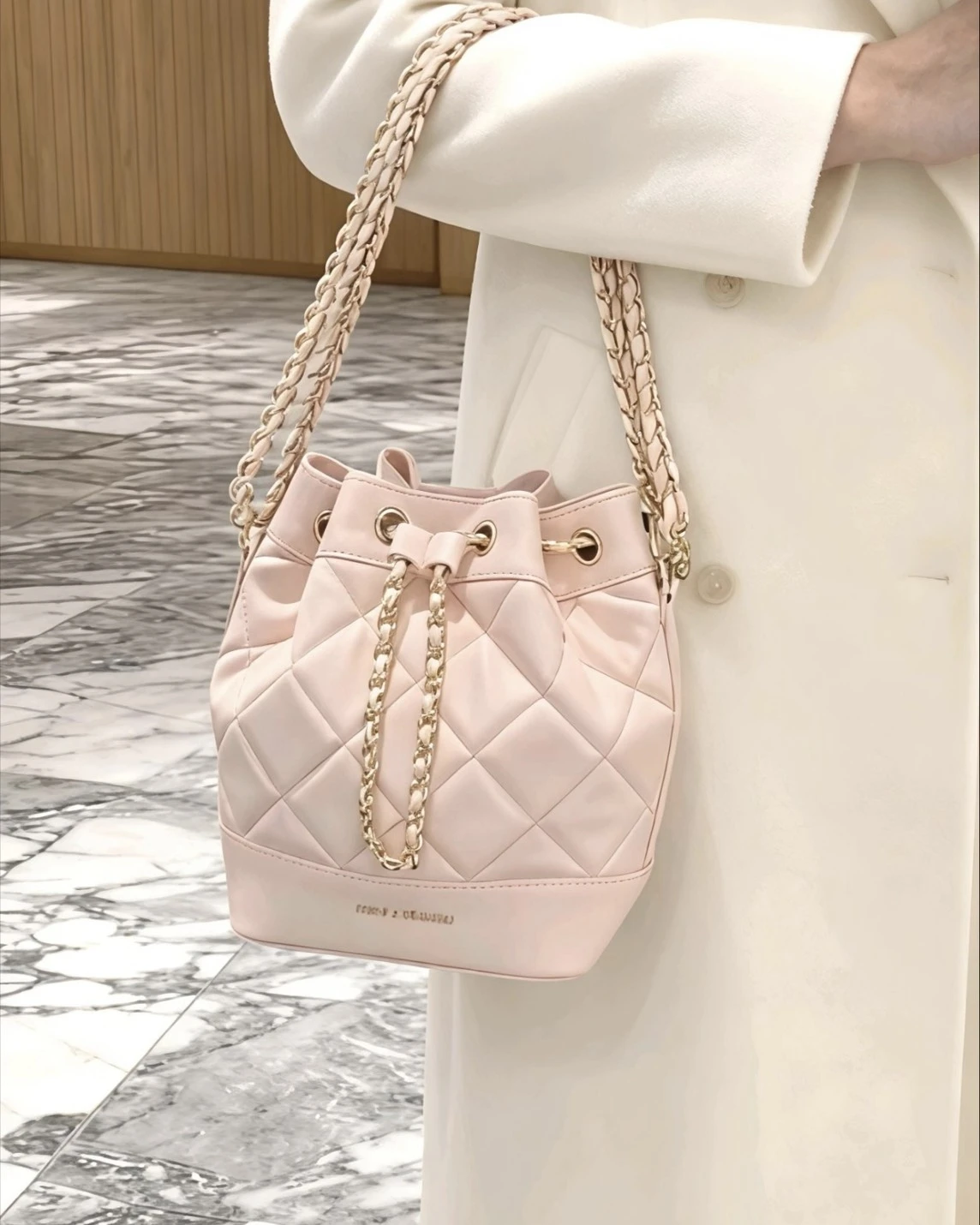 CHARLES&KEITH 小CK 春季新品 中號 菱格紋 鍊條 水桶包(三色可選)