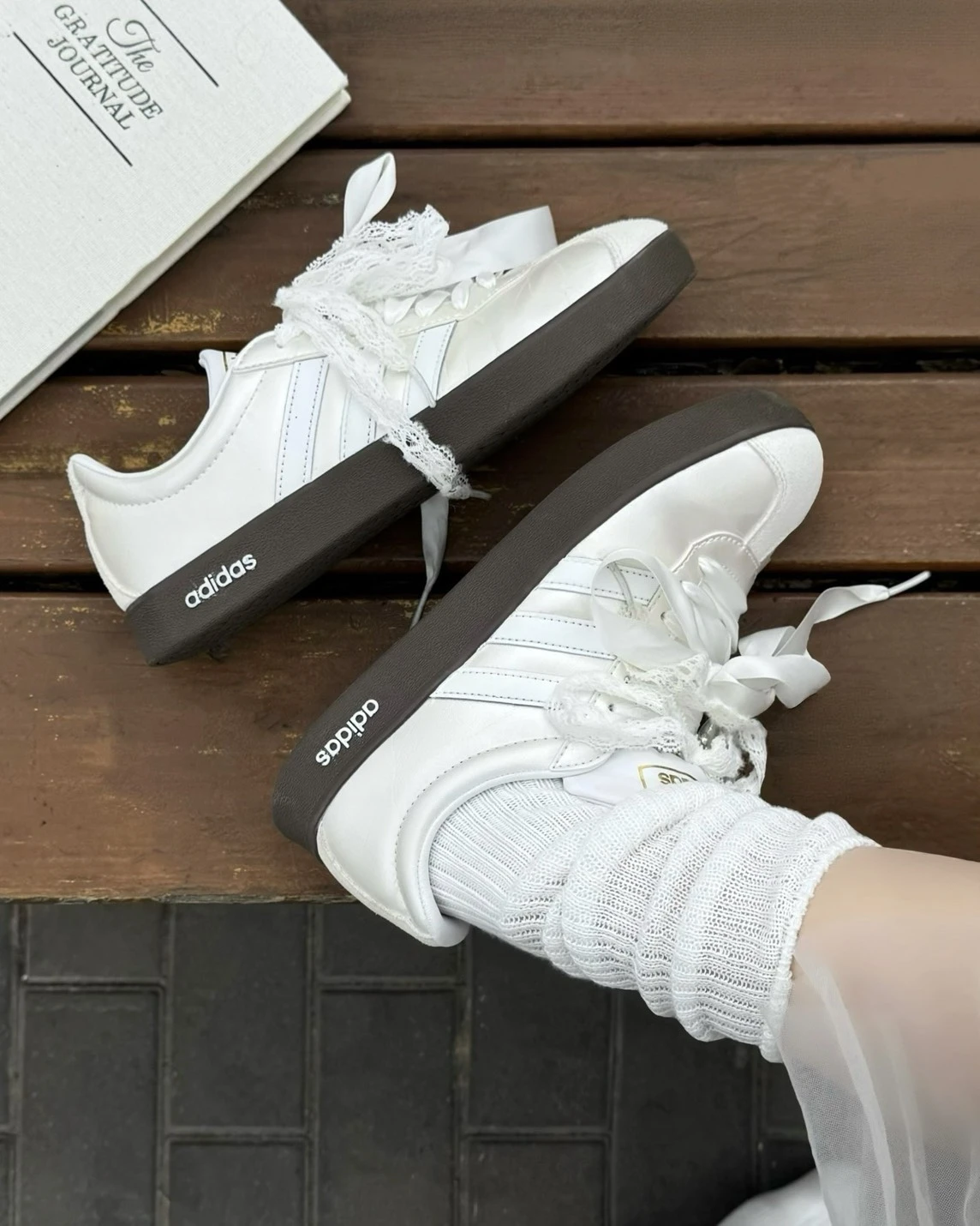 ADIDAS NEO COURT VL 白月光 白銀蕾絲 蝴蝶結(JQ2470)