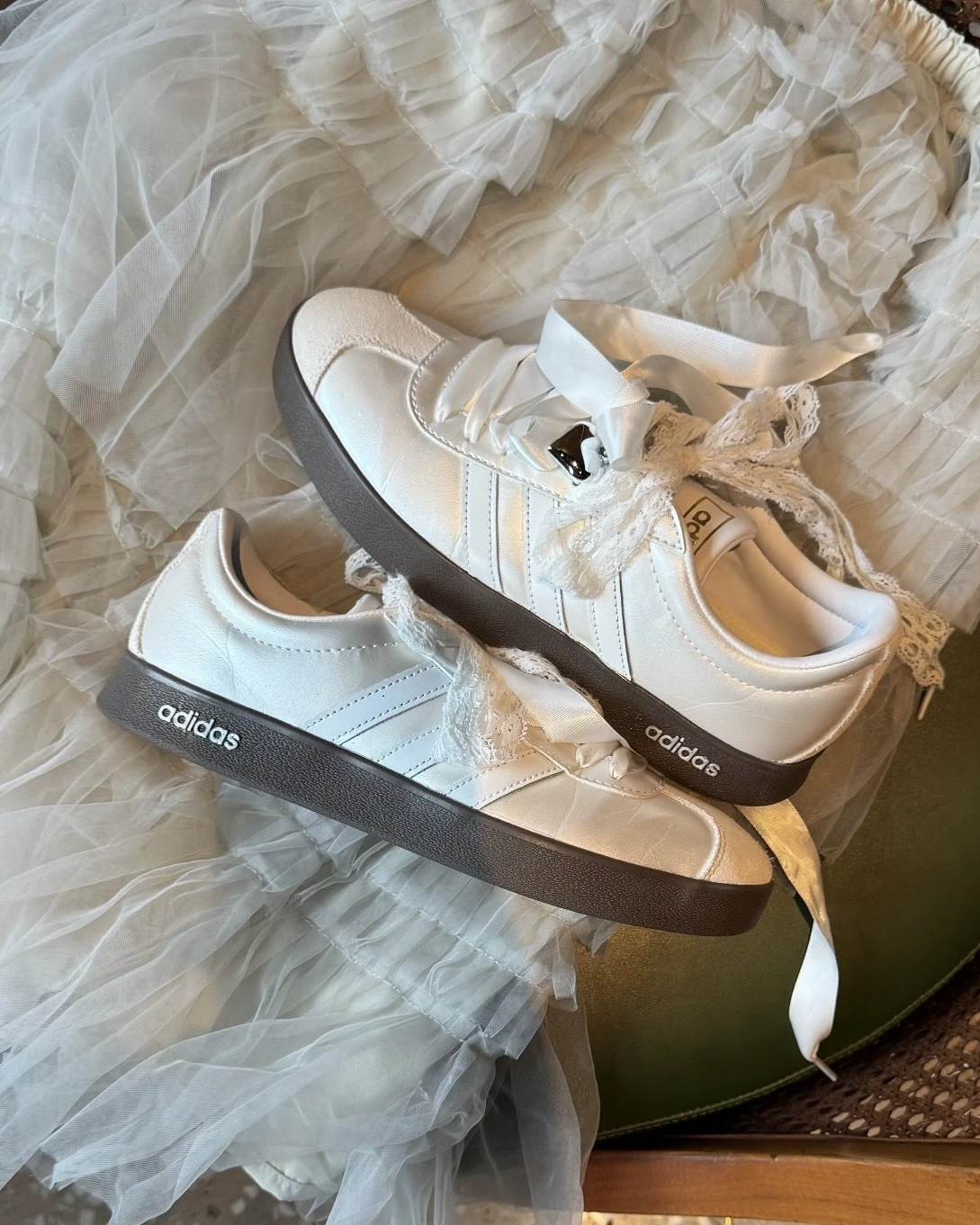 ADIDAS NEO COURT VL 白月光 白銀蕾絲 蝴蝶結(JQ2470)