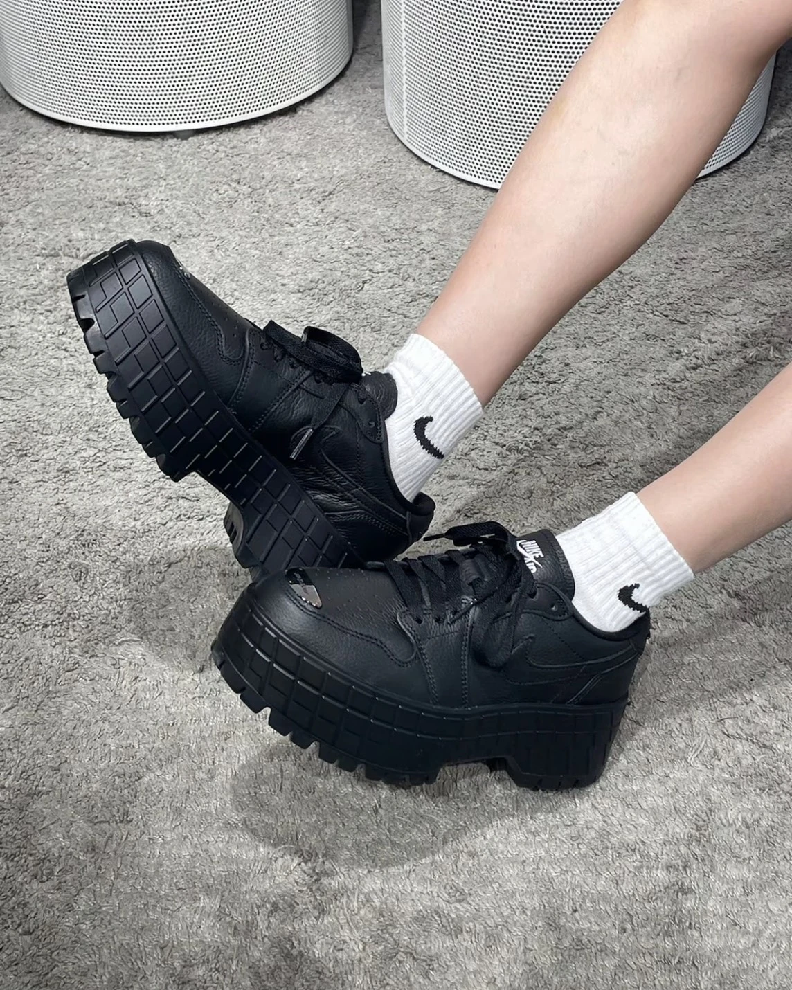 NIKE AIR JORDAN 1 BROOKLYN LOW " Black " 厚底 黑武士 金屬 鐵牌(HF3184-001)