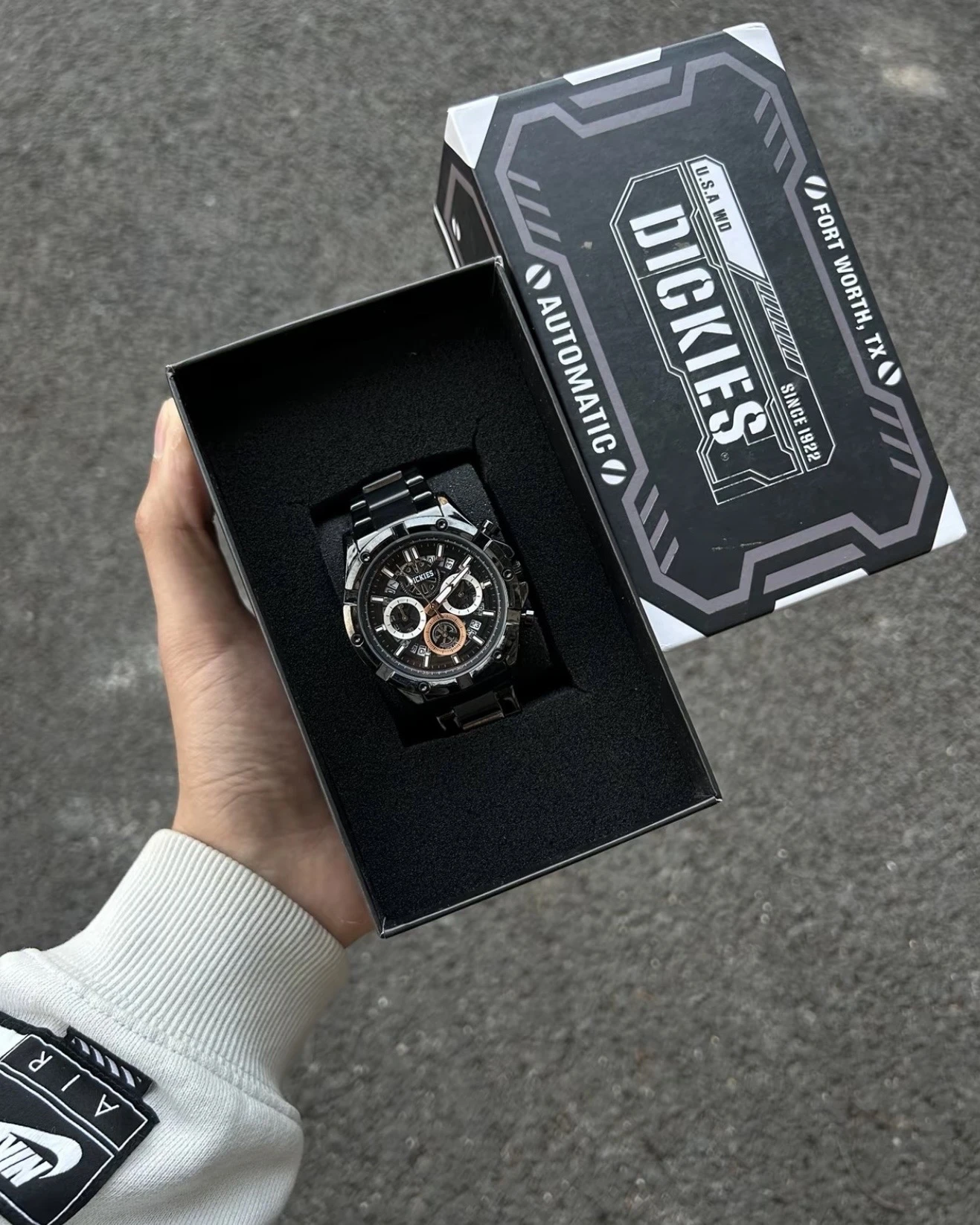 Dickies 銀河系列 石英機芯 鋼錶帶 三眼環錶(兩款可選)