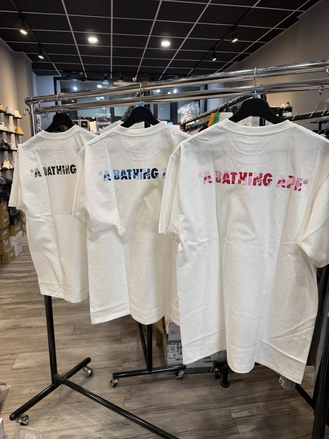 BAPE 小標猿人刺繡LOGO 白色 短袖T (三色可選)
