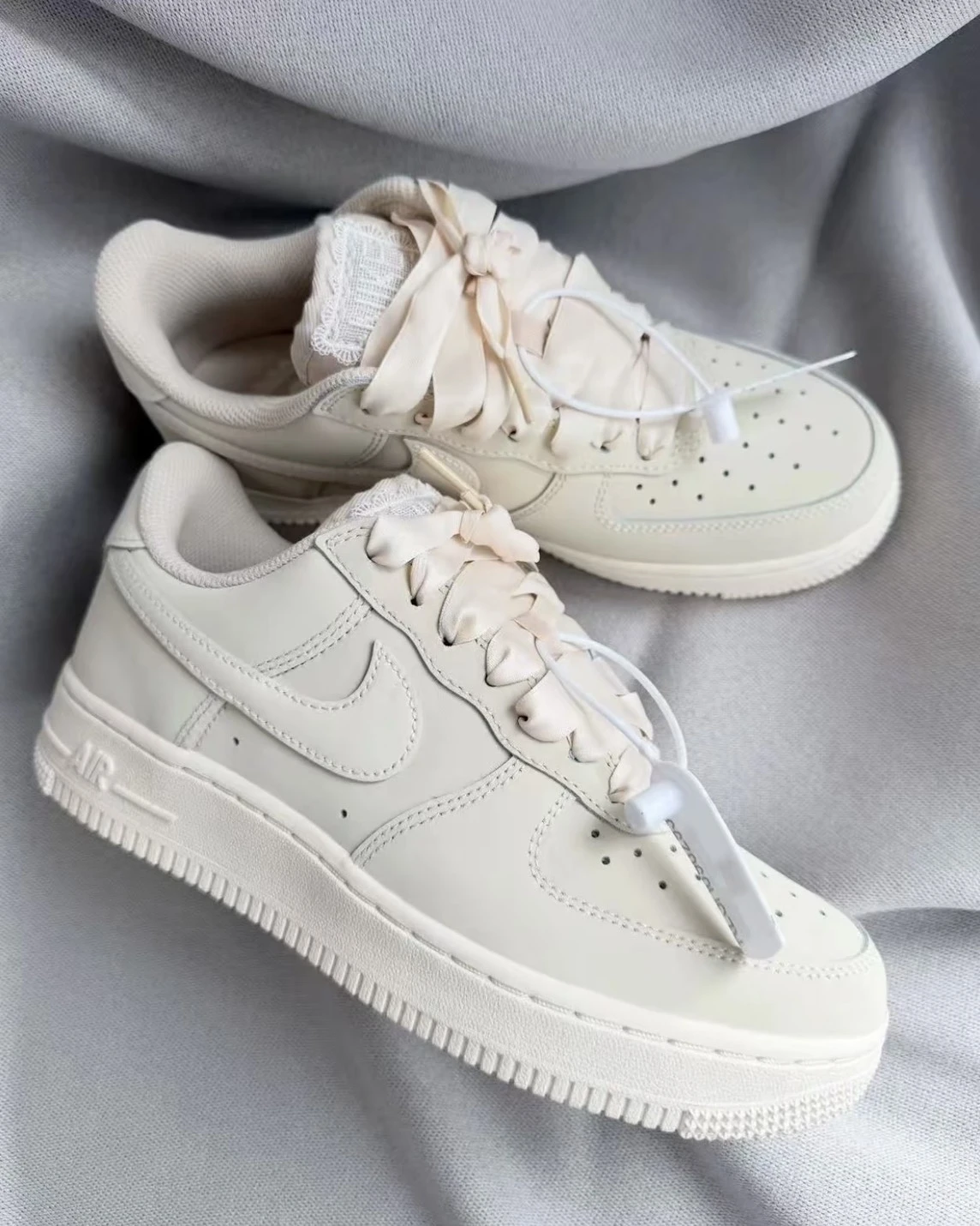 NIKE AIR FORCE 1 RETRO PREMIUM 緞帶奶油白(IR0871-100)