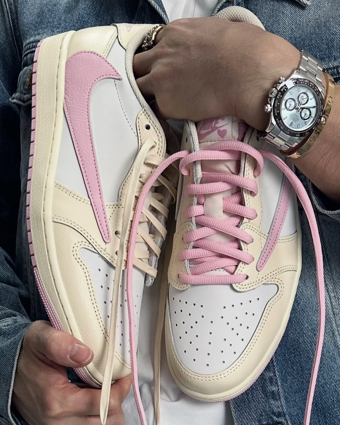 Travis Scott x Air Jordan 1 Retro Low OG "Shy Pink" 草莓牛奶 櫻花粉 奶油白 粉倒鉤(IQ7604-100)