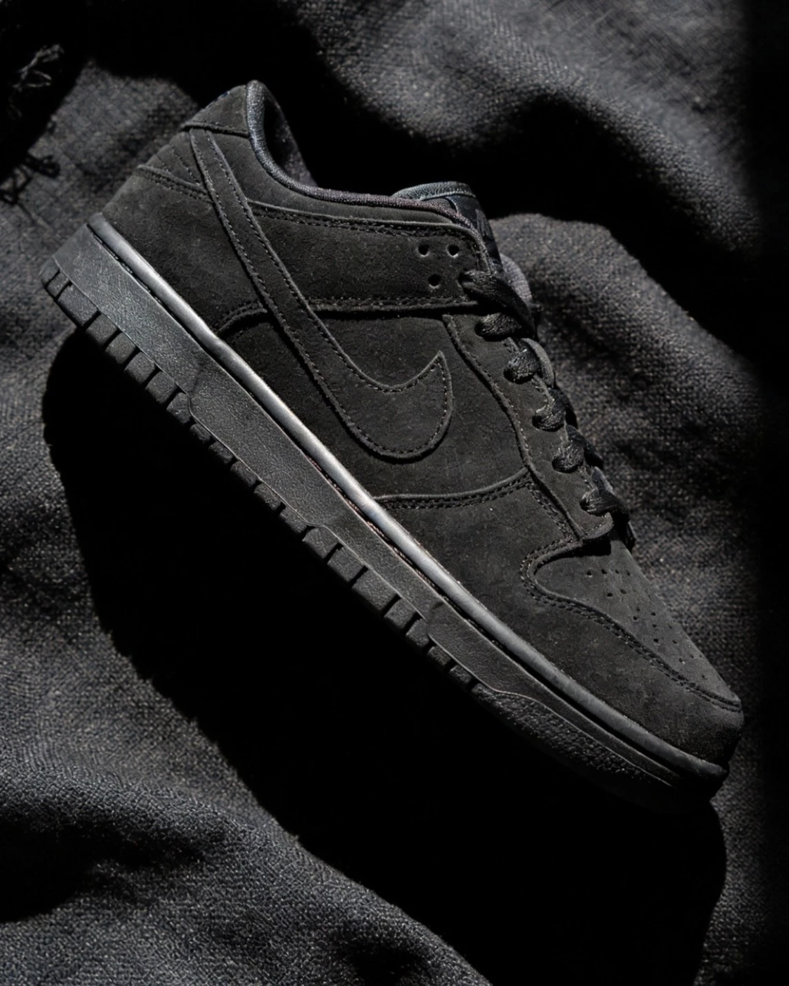 NIKE DUNK LOW SE "Triple Black" 全黑 麂皮 黑魂 男款(IB6651-001)