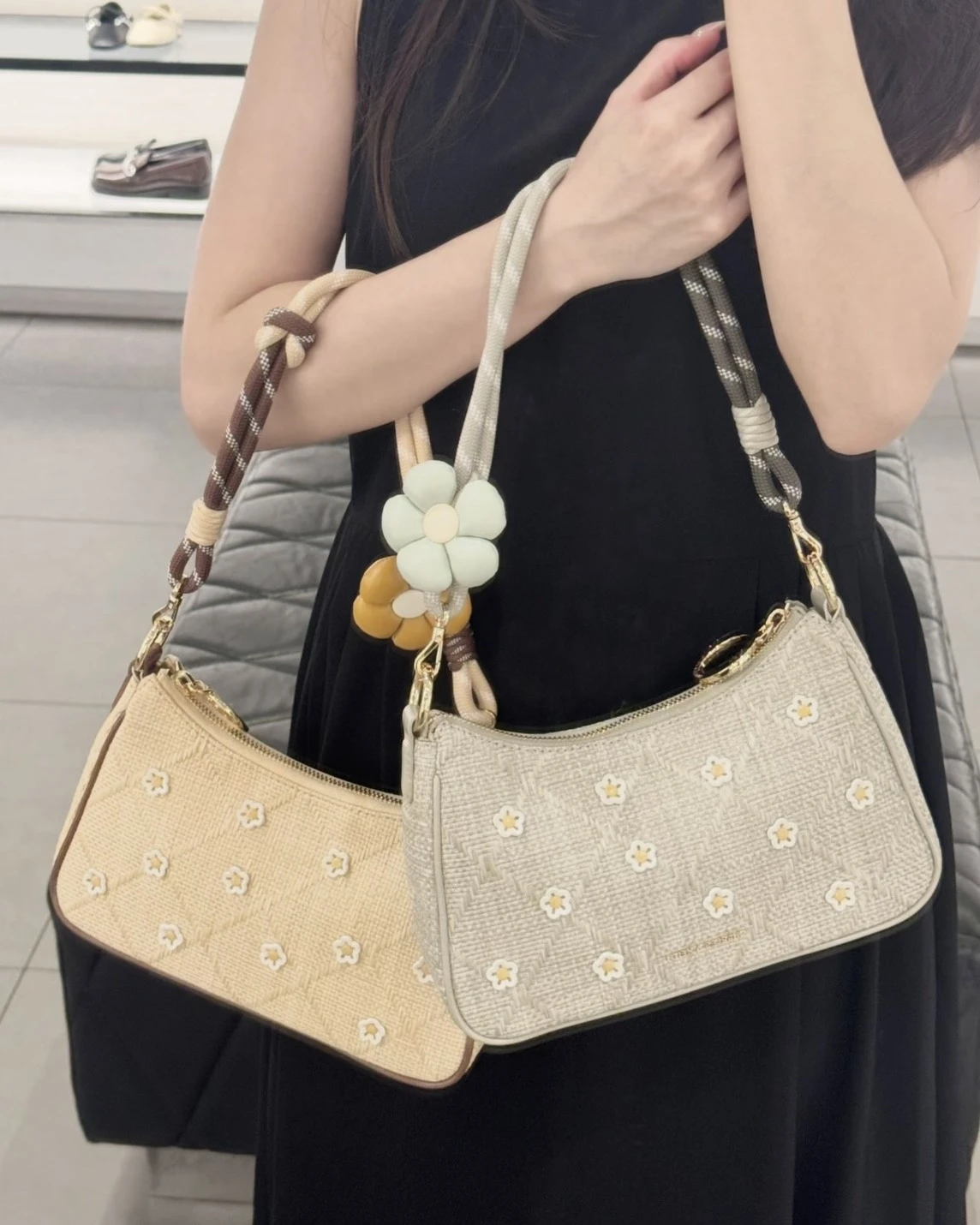 CHARLES & KEITH 小CK 26SS 小雛菊編織包 中號