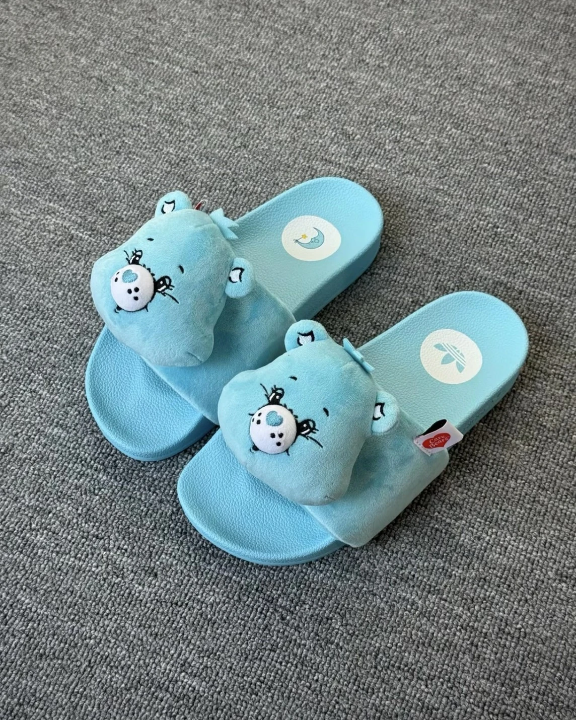 ADIDAS ORIGINALS X CARE BEARS 聯名 立體彩虹熊拖鞋 KH9955/KH9956/KH9957