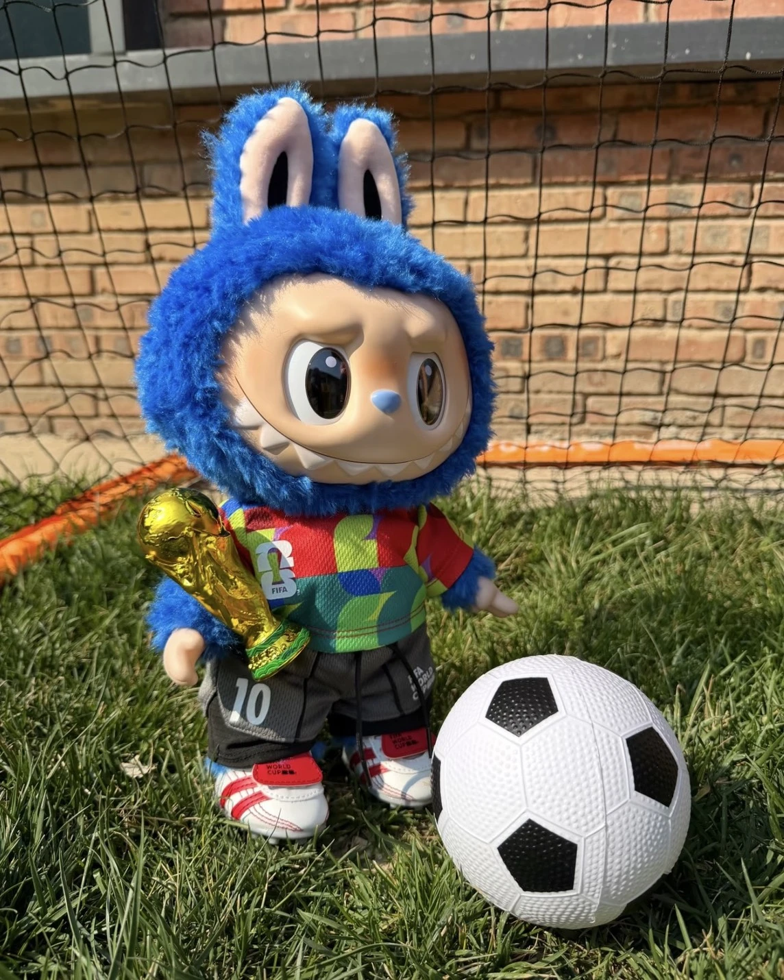 POP MART x FIFA 世界盃聯名 足球拉布布 搪膠毛絨公仔 (38CM)