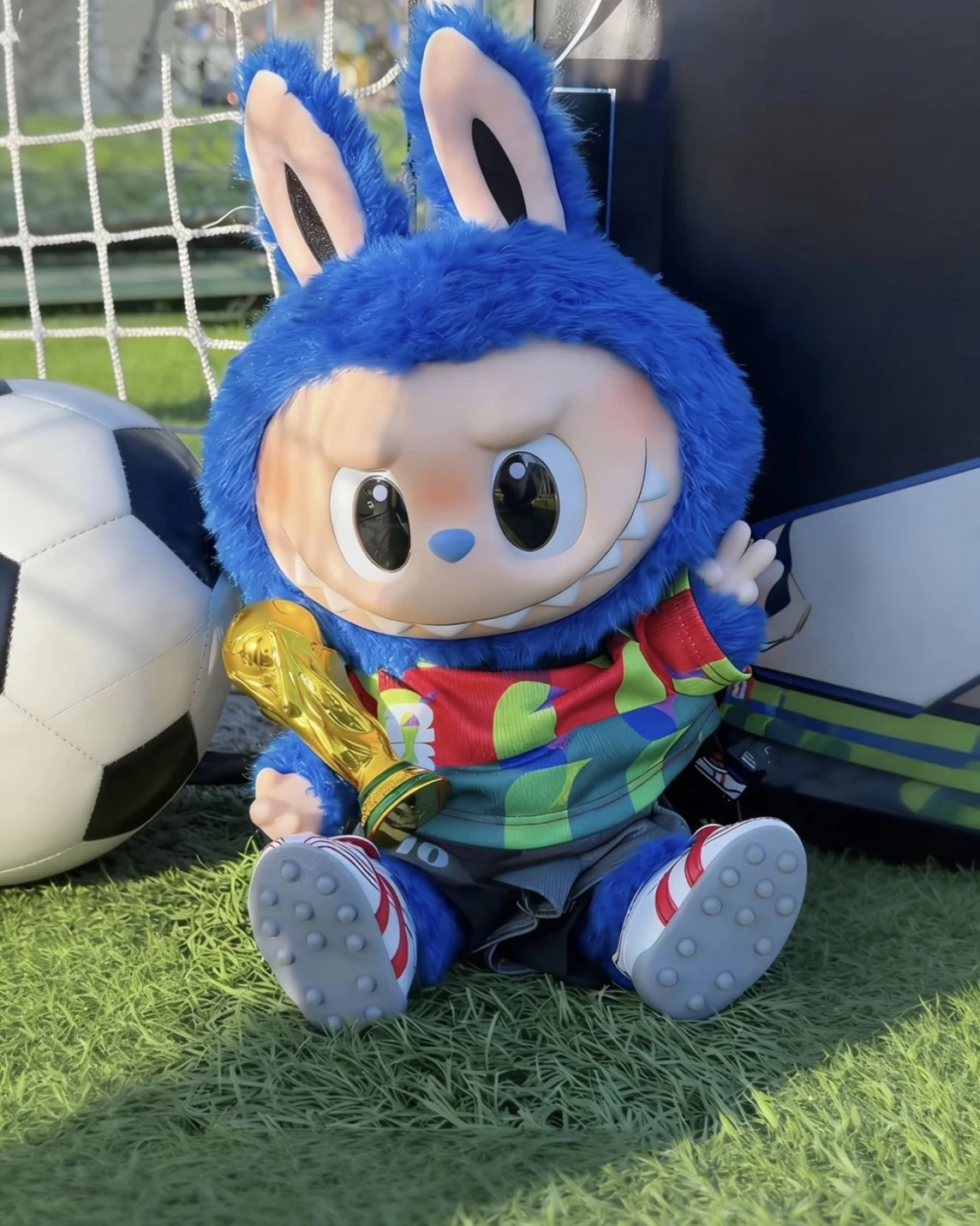 POP MART x FIFA 世界盃聯名 足球拉布布 搪膠毛絨公仔 (38CM)