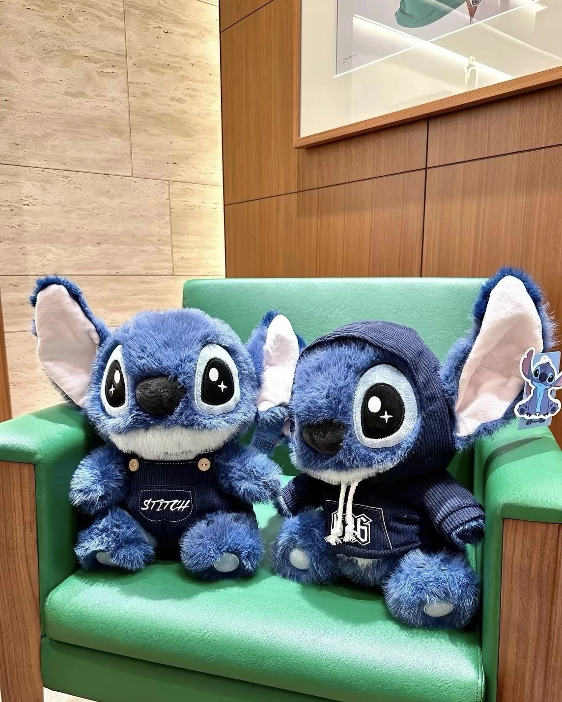 <正版授權> Disney&迪士尼 潮酷史迪奇 連帽衛衣 吊帶褲 36公分 毛絨玩偶 (兩款可選)