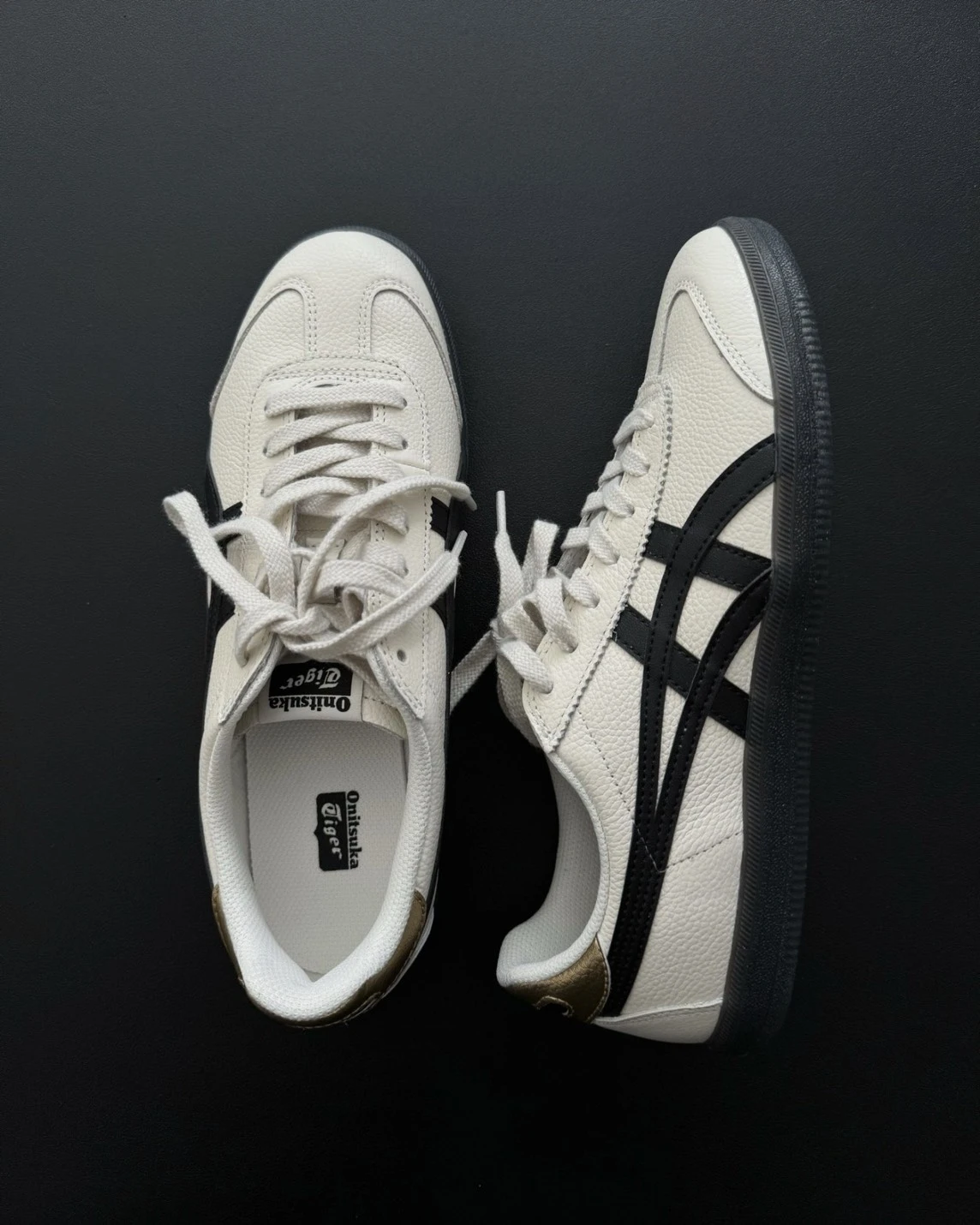 Onitsuka Tiger 鬼塚虎 Tokuten 白黑 巧克力底 金尾(1183B938-100)