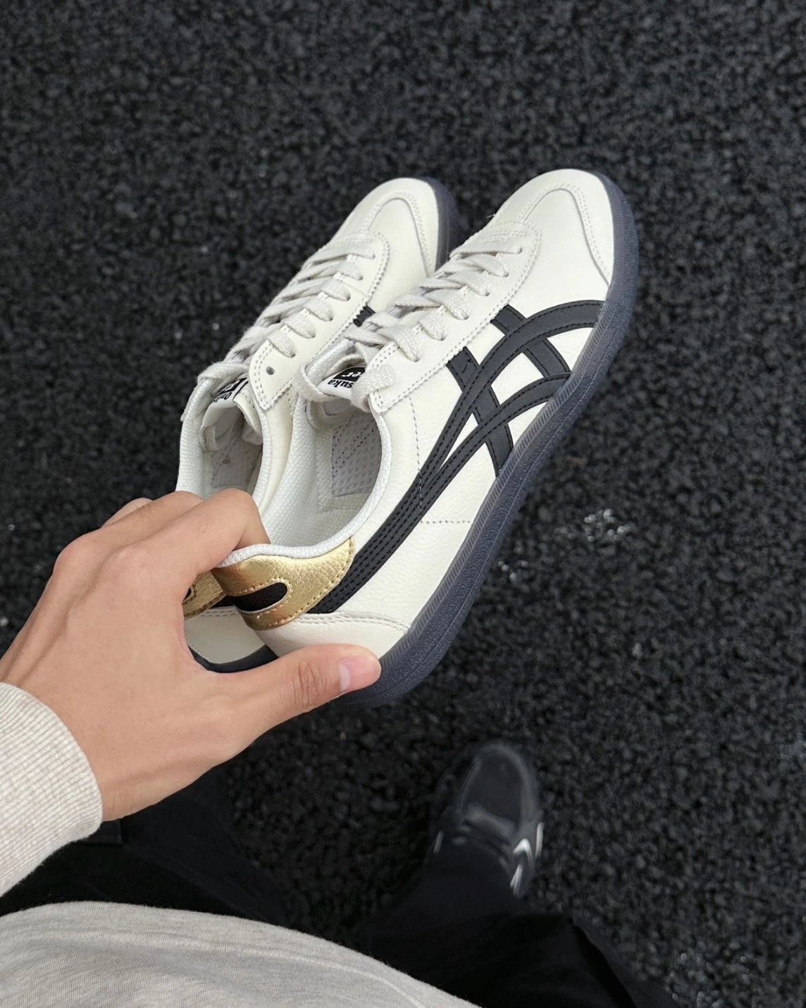 Onitsuka Tiger 鬼塚虎 Tokuten 白黑 巧克力底 金尾(1183B938-100)